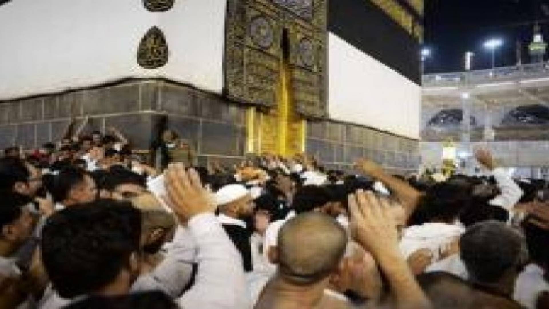 ضيوف الرحمن يؤدون آخر مناسك الحج