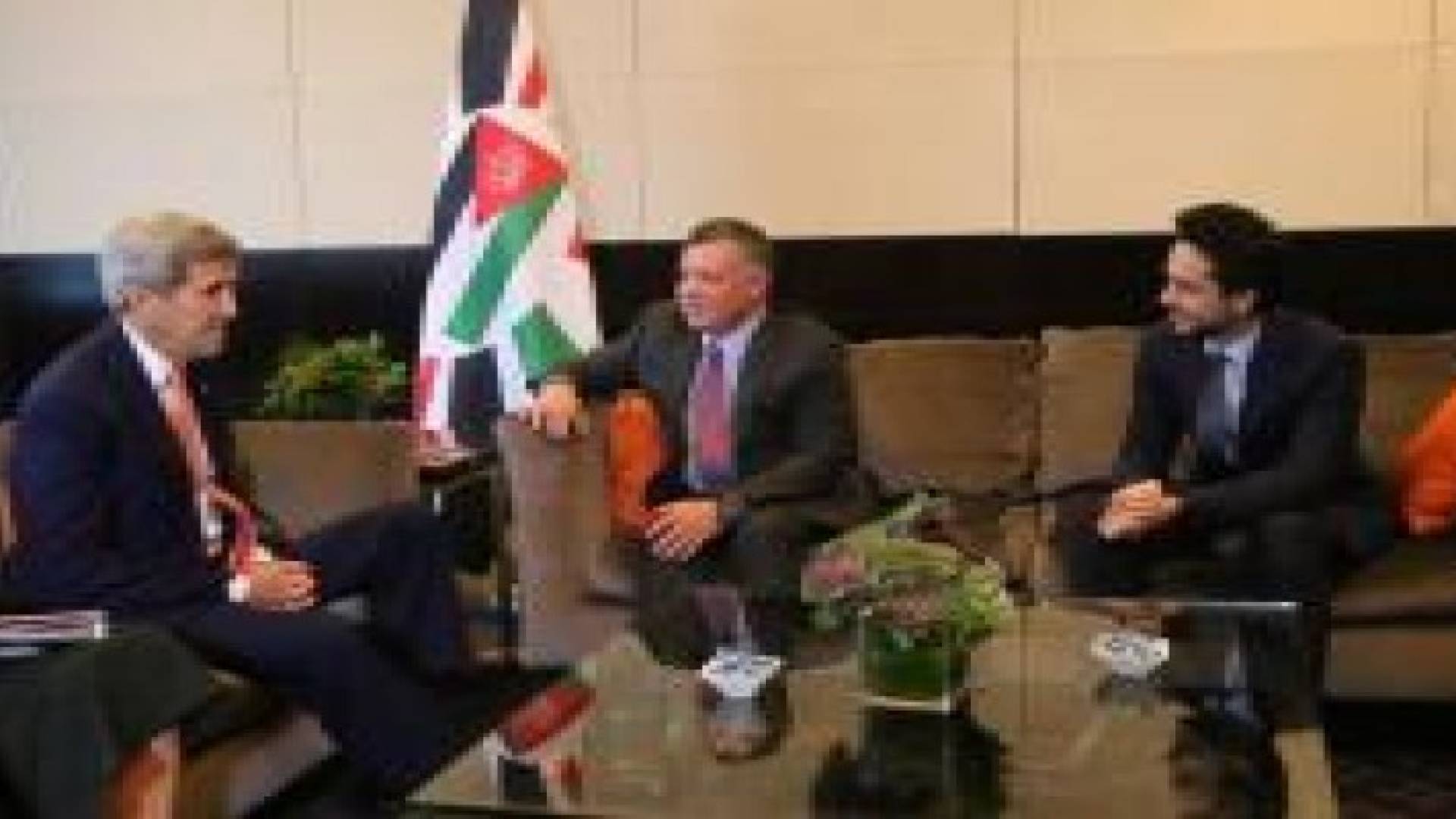 الملك يؤكد ضرورة وقف الانتهاكات الإسرائيلية في الحرم القدسي
