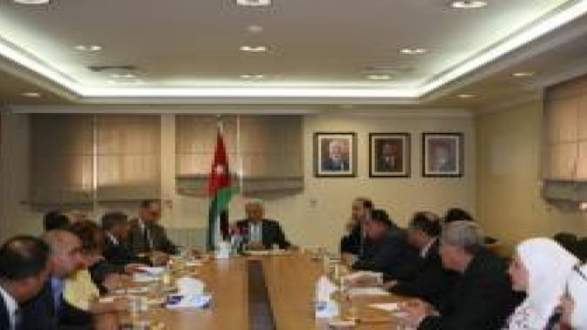 النسور يترأس اجتماعا لمناقشة استراتيجية تحقيق أمن التزود بالطاقة