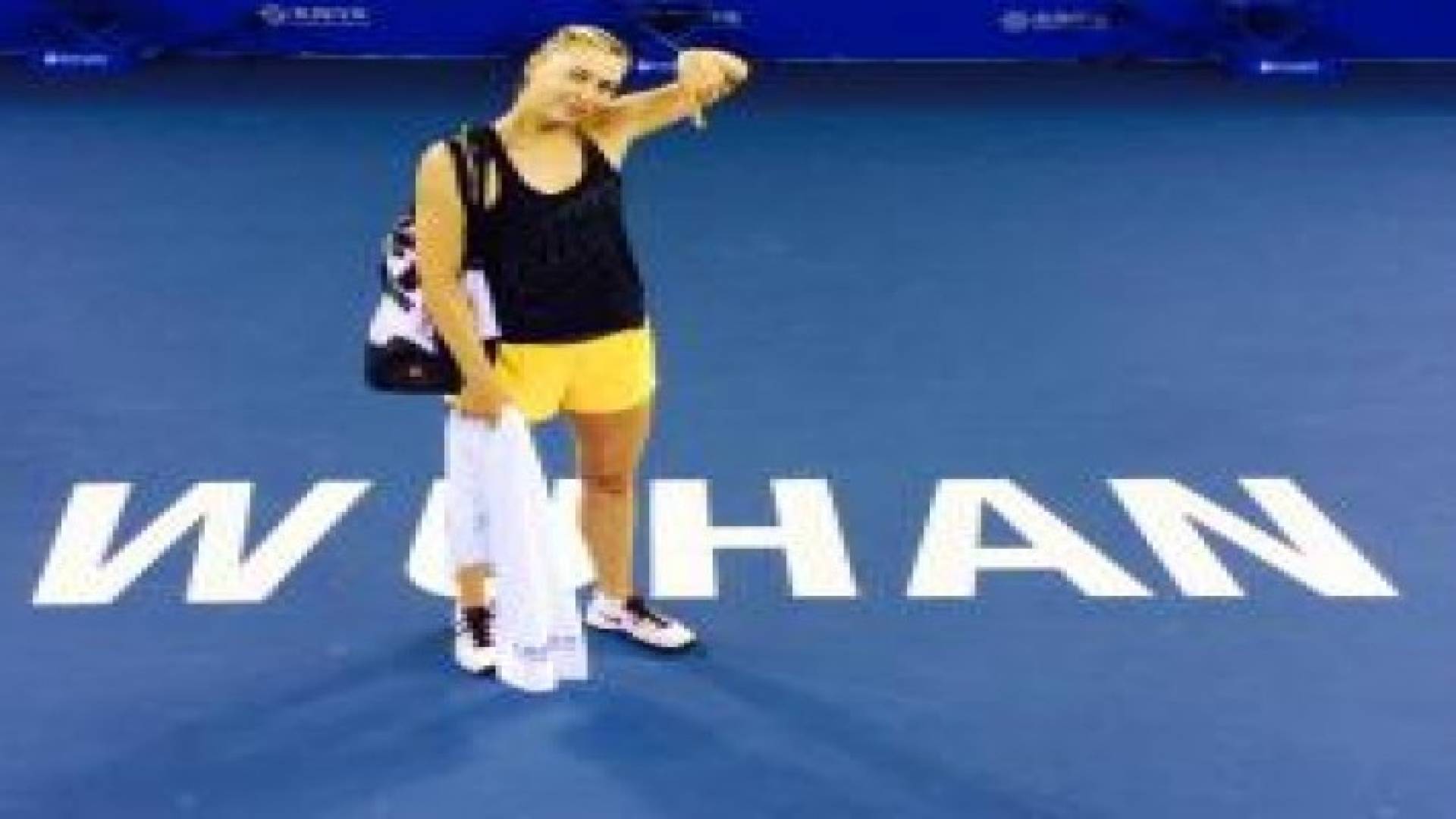 لعنة الإصابات تلاحق الحسناء الروسية شارابوفا