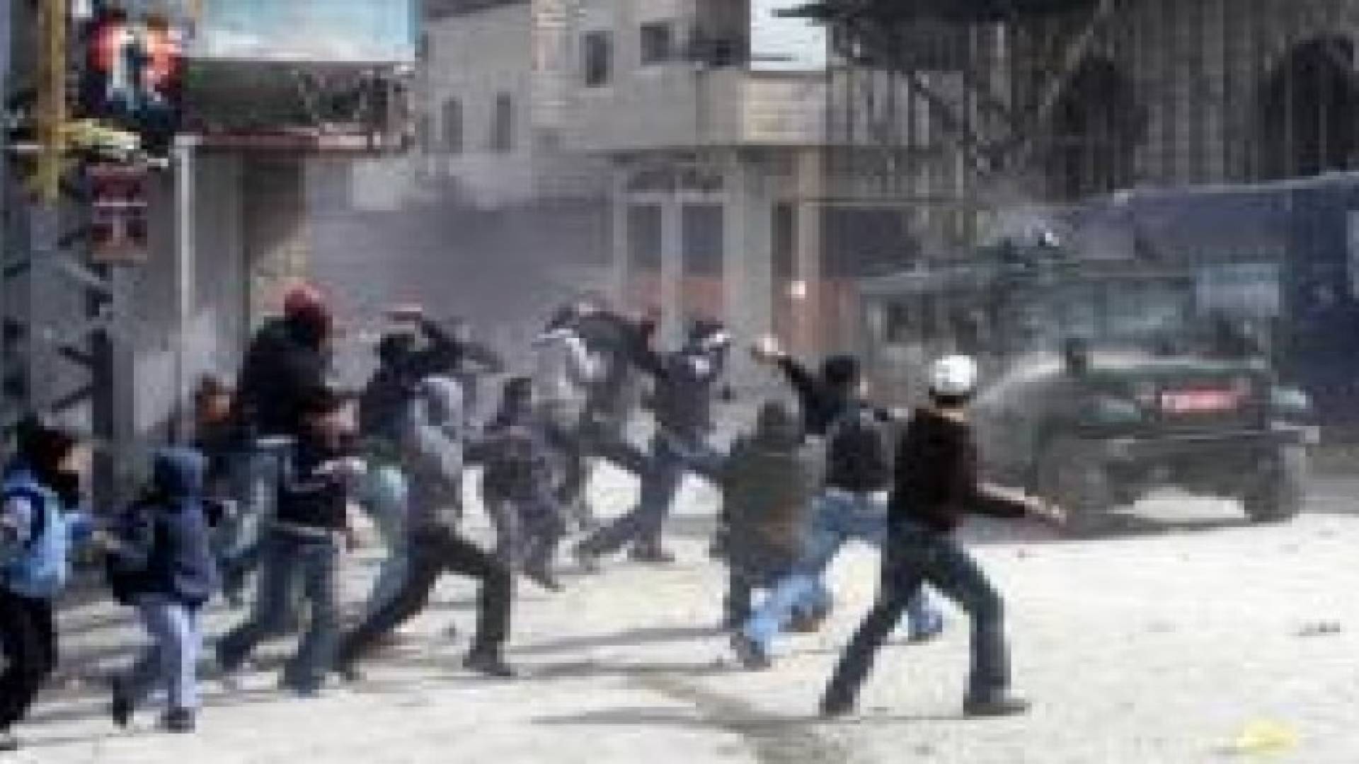 مواجهات وإضراب في الضفة نصرة للأقصى