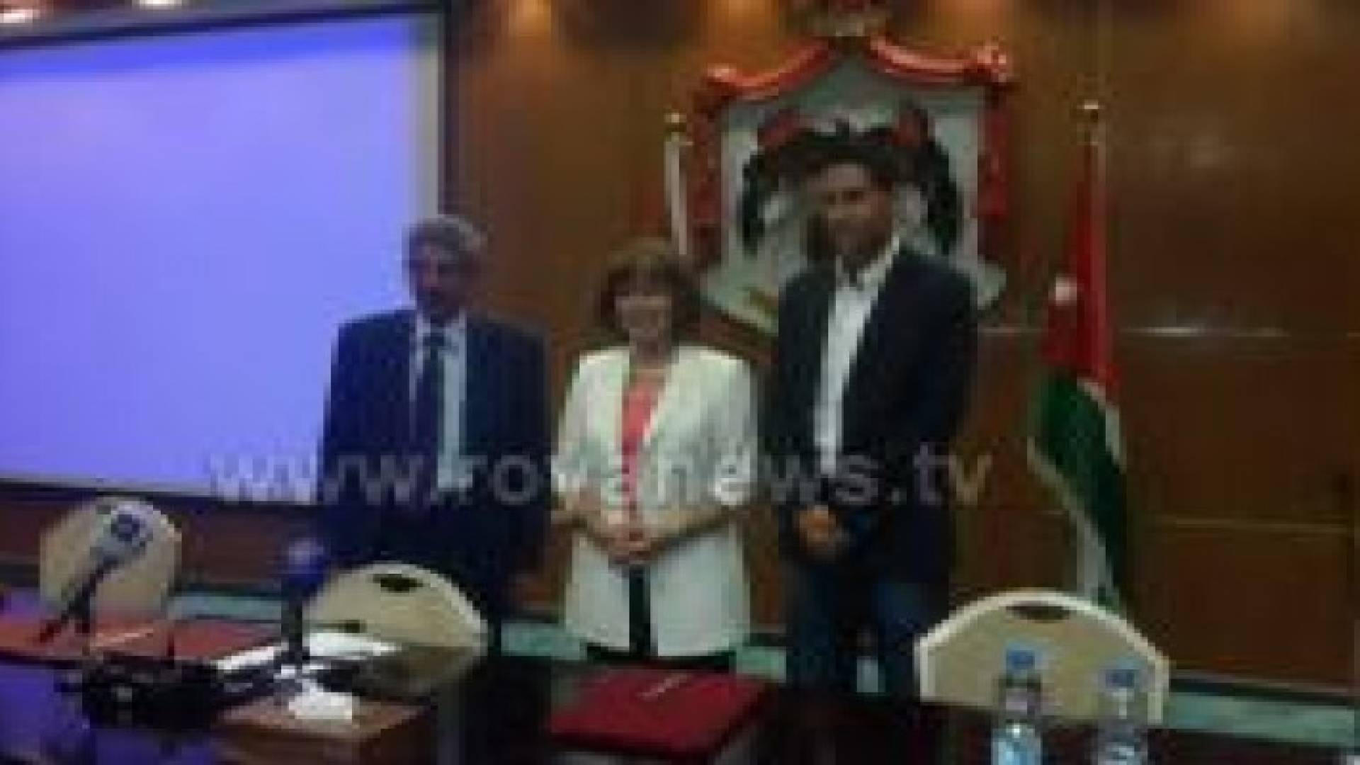 اشهار مشروع "ومضات ثقافية" في المركز الثقافي الملكي .. صور