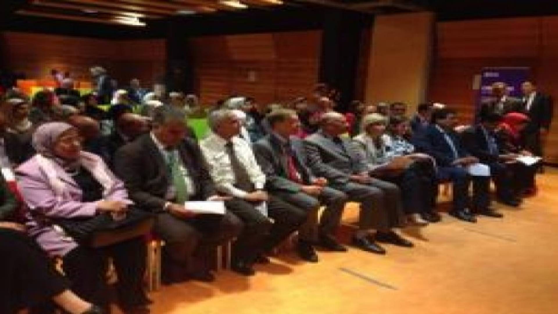 الذنيبات يكرم المدارس الحائزة على جائزة المدرسة الدولية