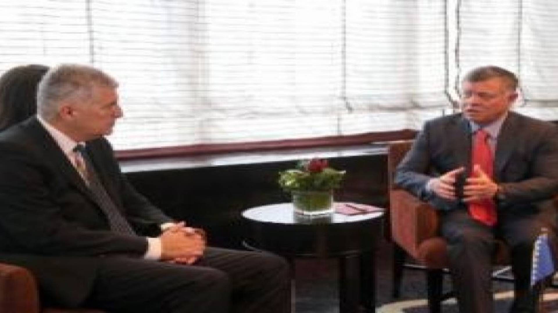 الملك يؤكد أهمية تنسيق الجهود الدولية والإقليمية لمحاربة الإرهاب