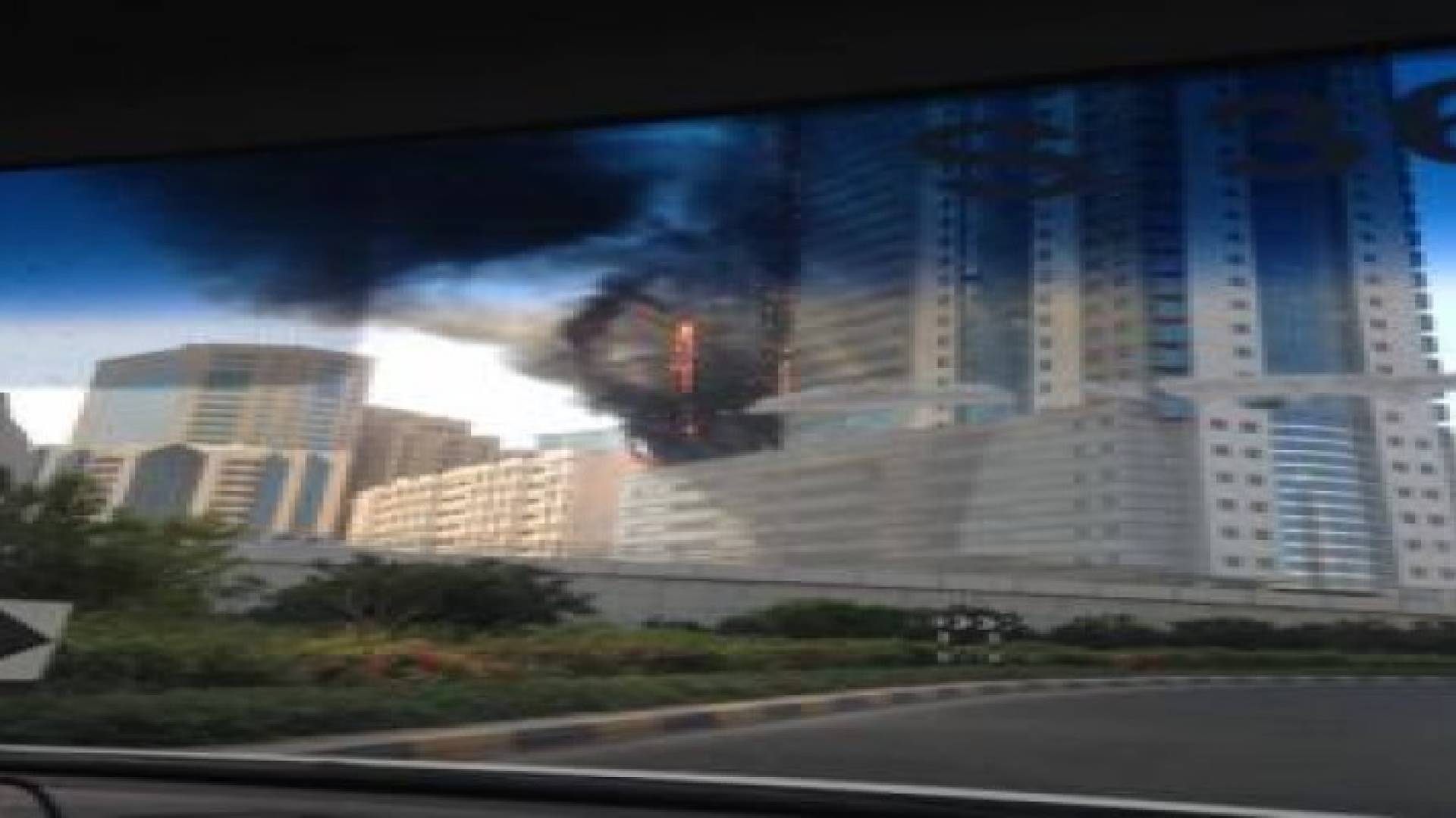 الامارات: حريق هائل بأحد المباني في الشارقة.. صور