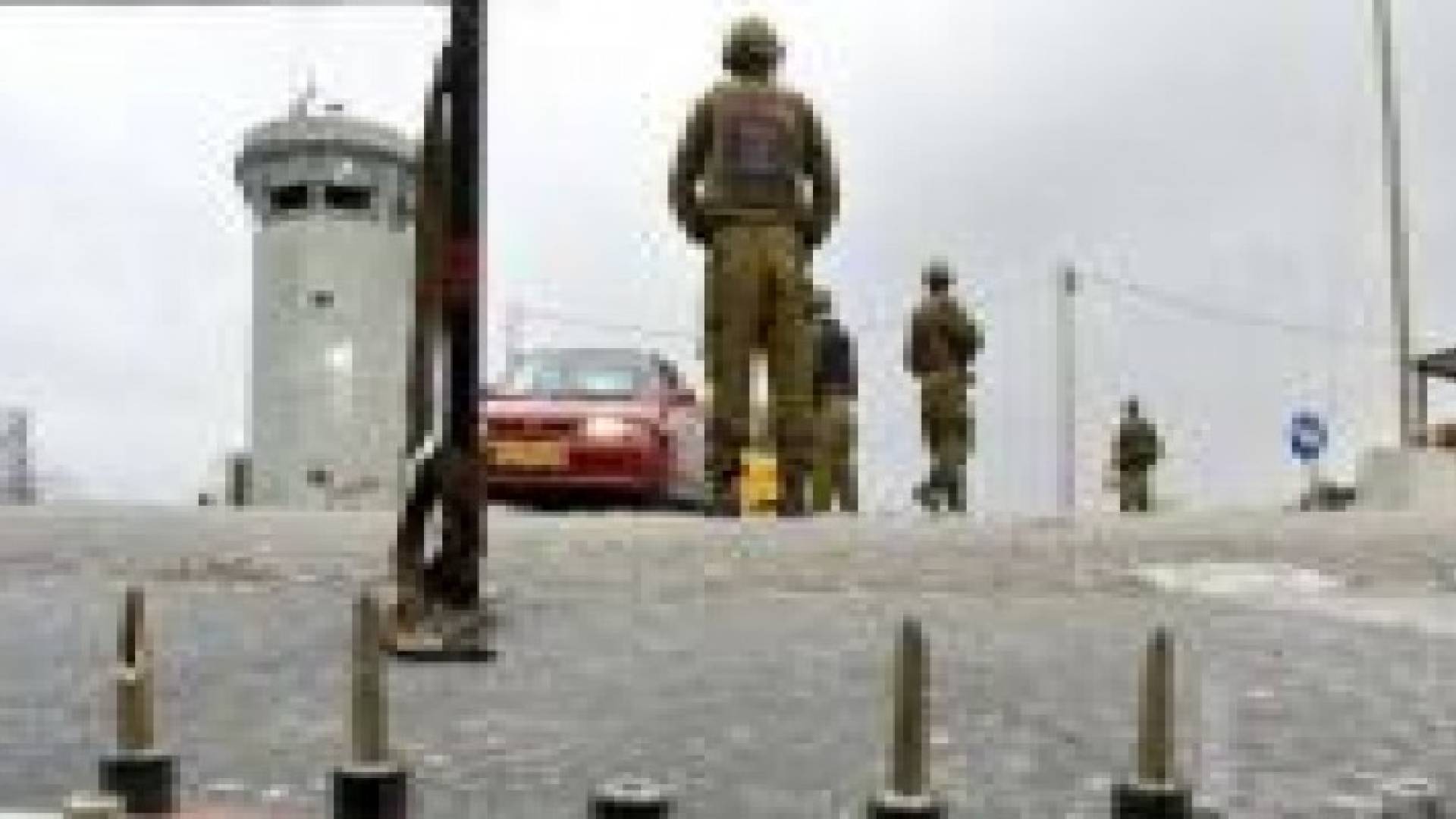 الاحتلال يحتجز 50 مواطنا من جنين داخل منتزه جنوب نابلس