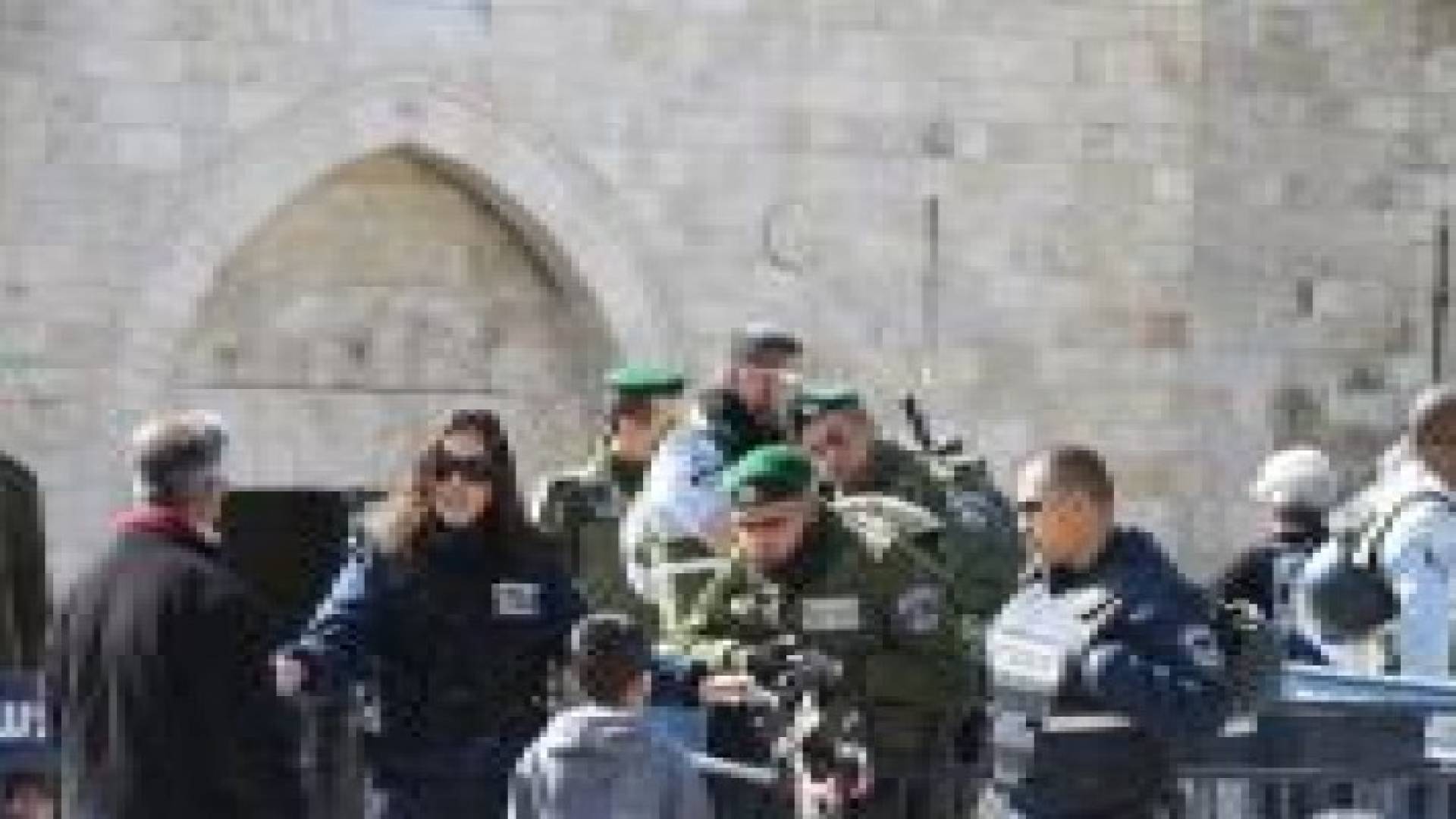 اجراءات مشددة على المصلين في الاقصى