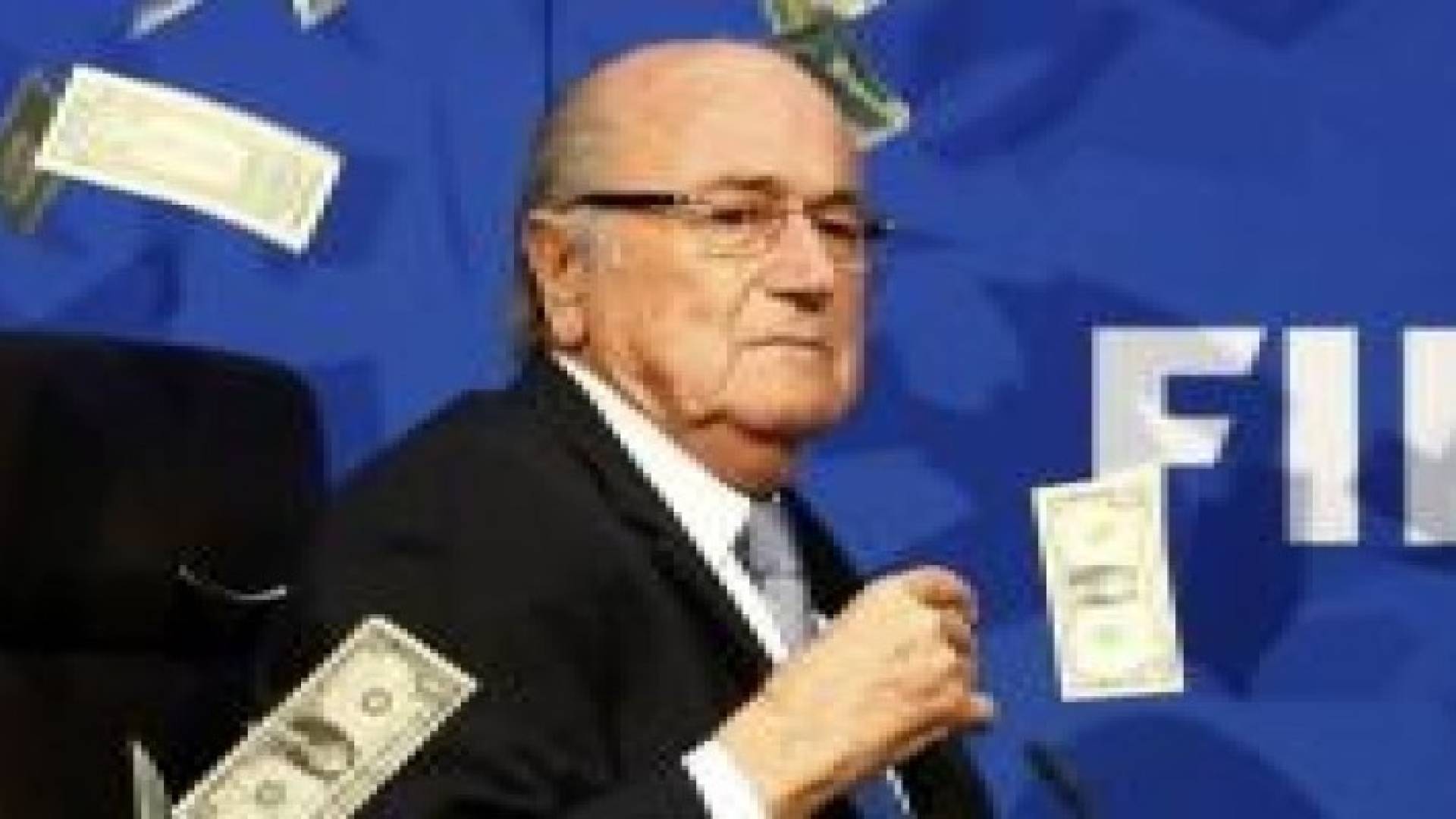 فضائح الفيفا: شركتا "كوكا كولا" و"ماكدونالدز" تطلبان من بلاتر أن يستقيل "فورا"