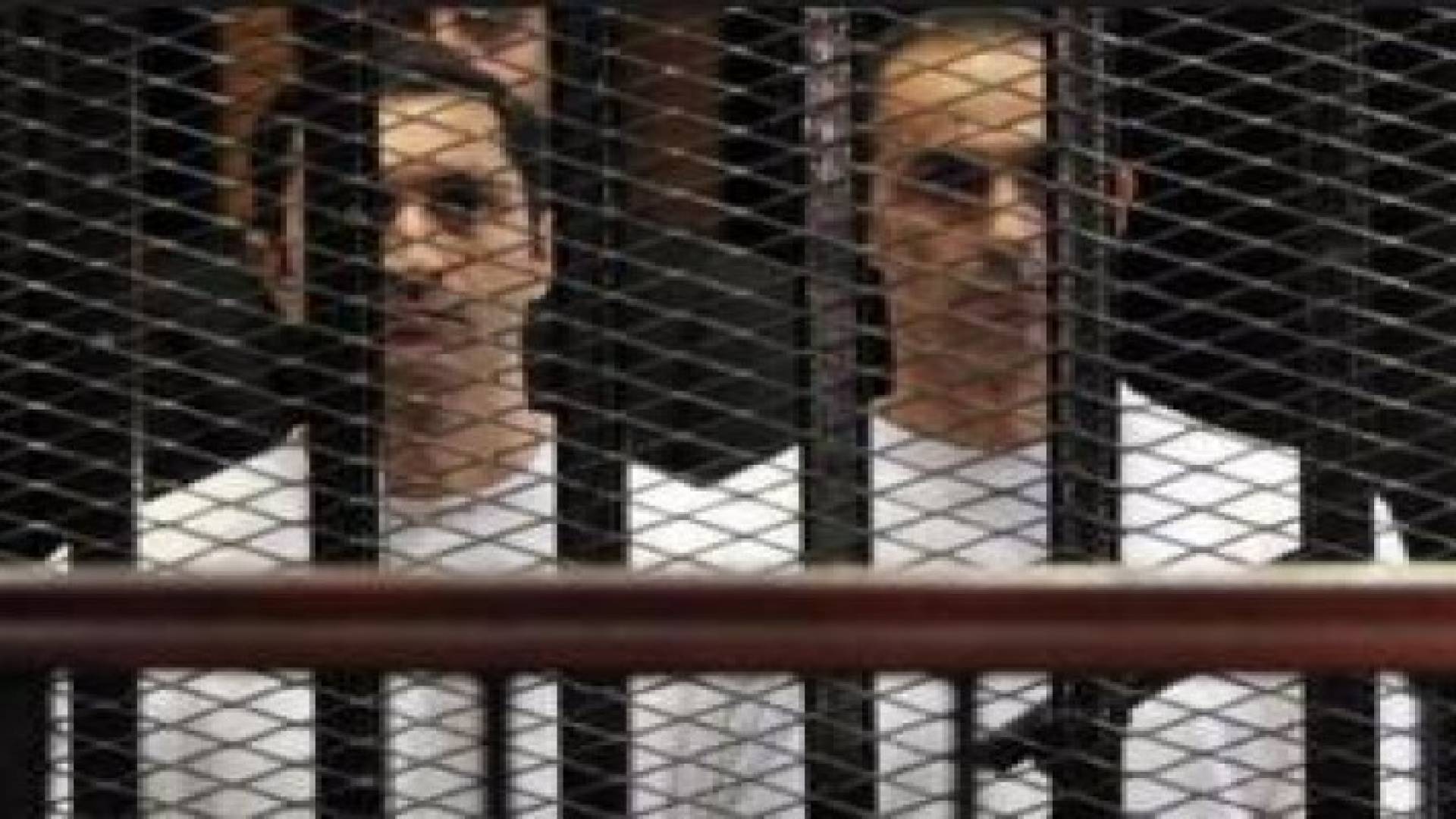 محكمة مصرية تقرر استمرار حبس علاء وجمال مبارك