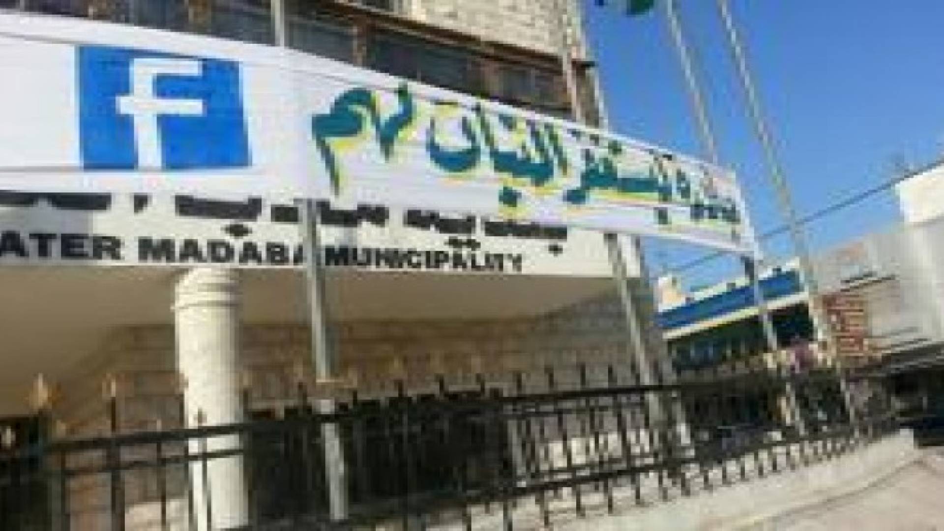 مبادرة " ليستغفر النبات لهم" تغرس أشجارا بإحدى المقابر"