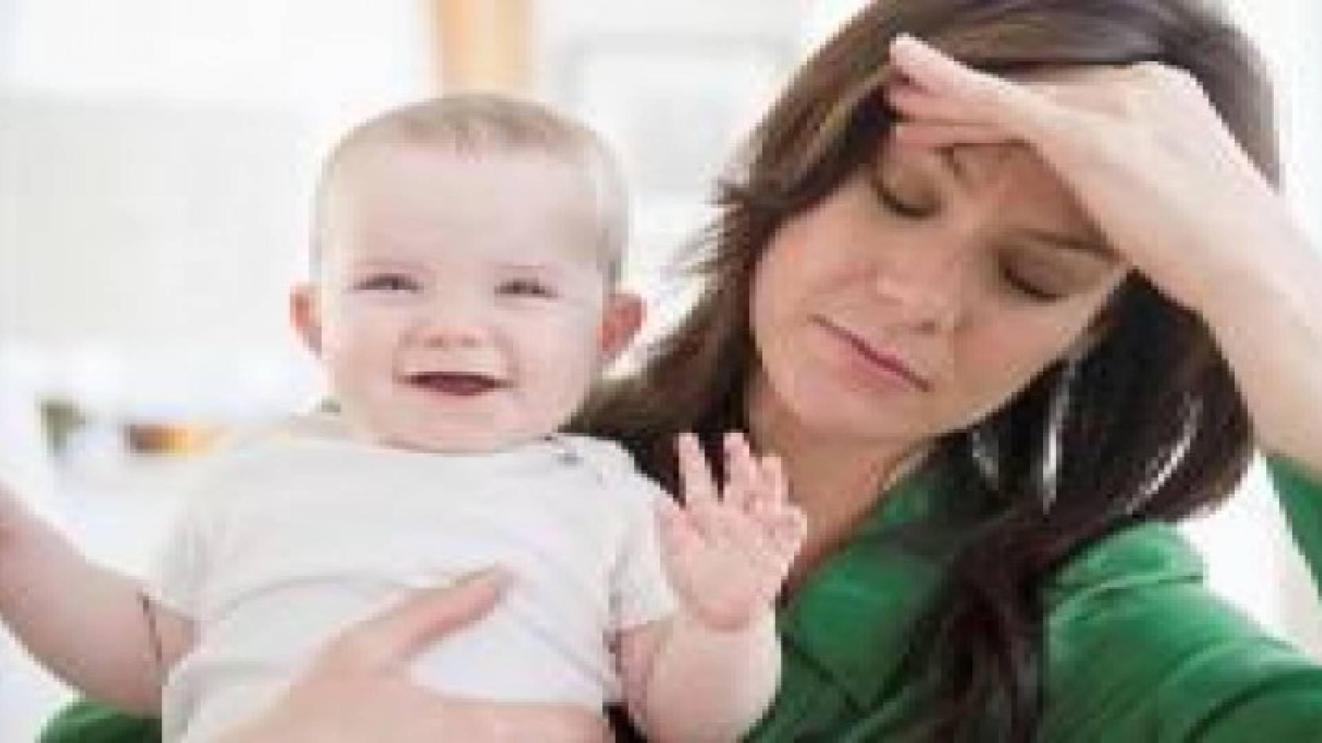 تحذير من الاستهانة باكتئاب ما بعد الولادة