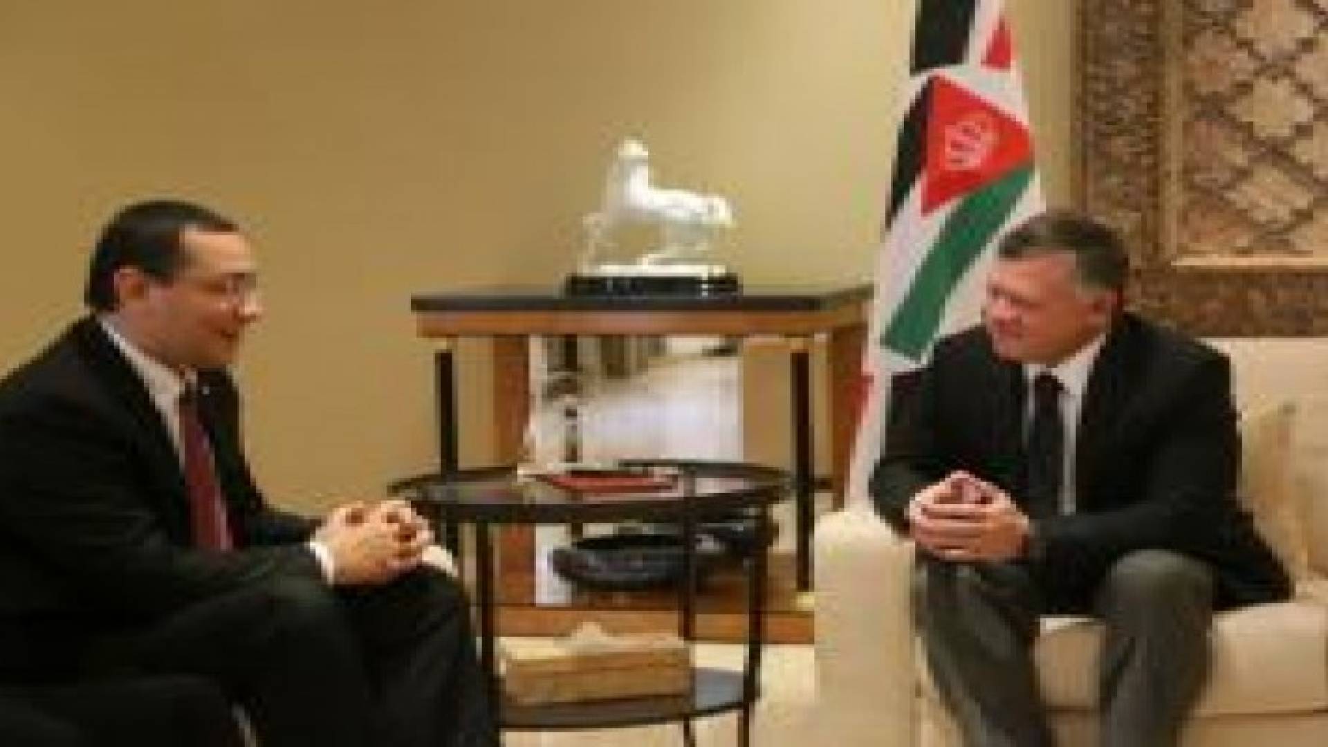 الملك يلتقي رئيس الوزراء الروماني