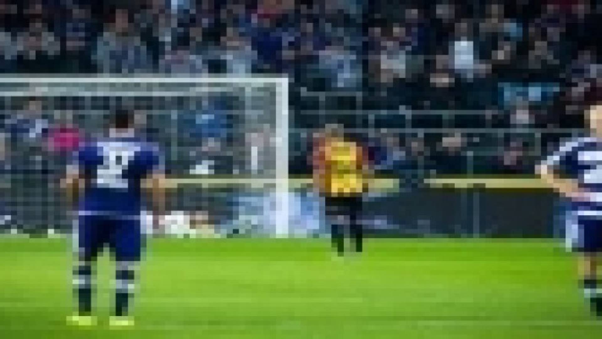 بالفيديو: أندرلخت يهدر 3 ركلات جزاء ويسجل بالخطأ في مرماه