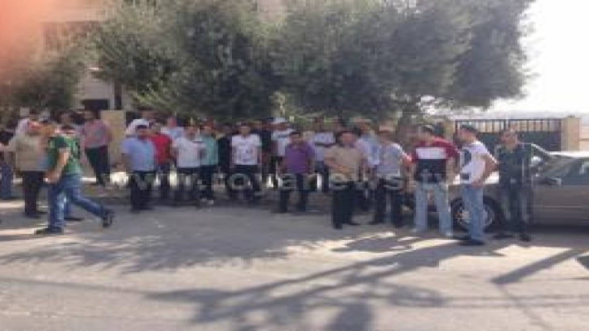 وقفة تضامنية أمام السفارة المصرية تضامنا مع العامل الذي تعرض للضرب في العقبة