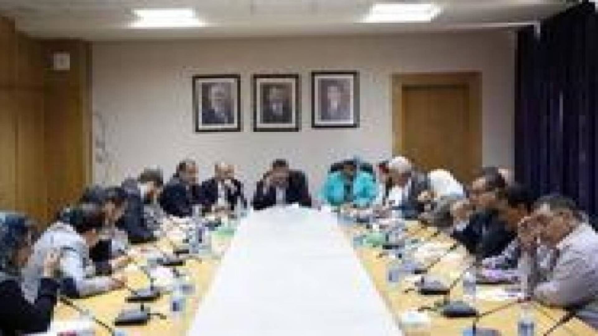 لجنة فلسطين النيابية تبحث مطالب المراكز النسائية ومراكز الايواء التابعة لوكالة الغوث