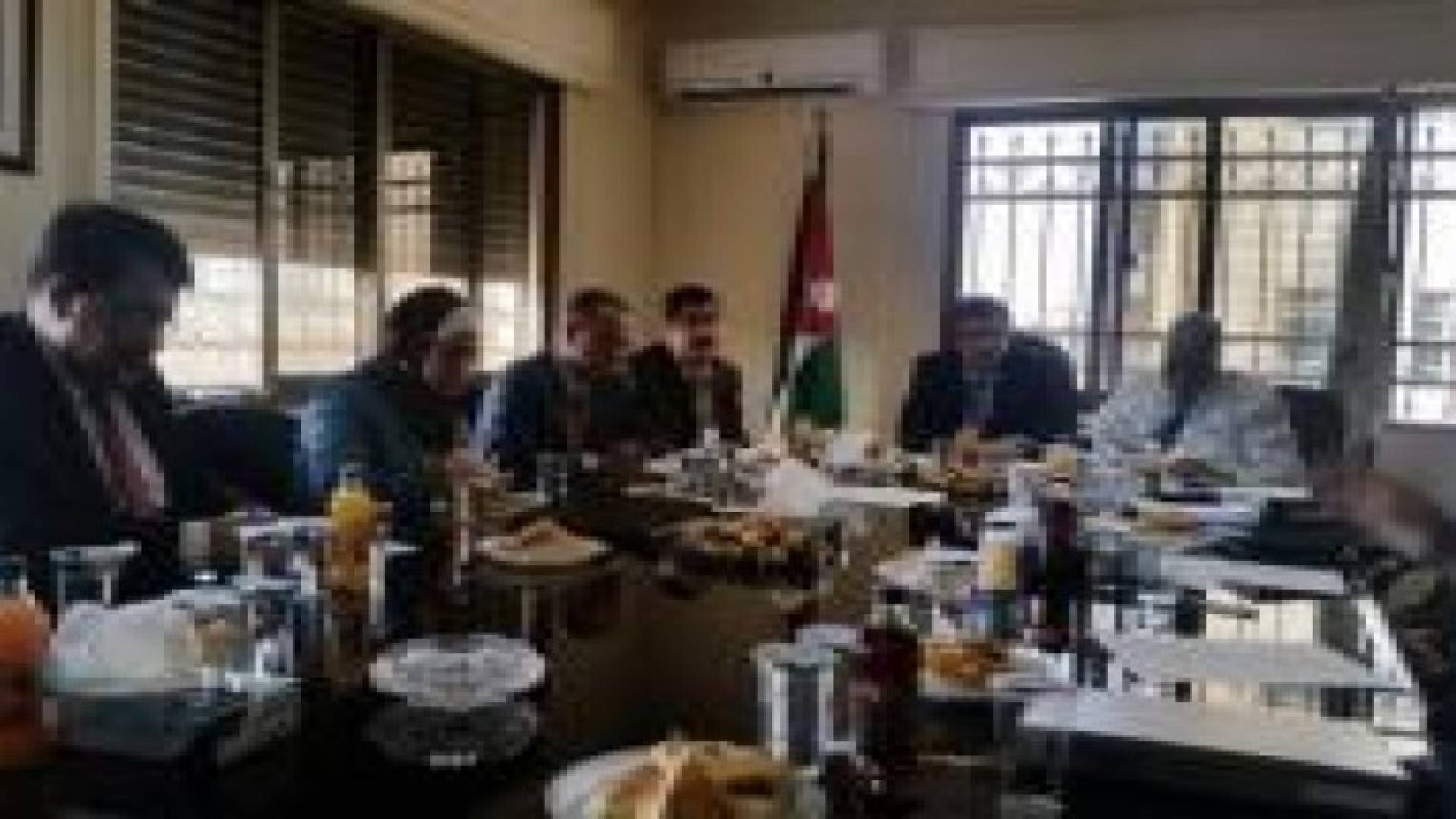 القطامين يشكل لجنة للنظر في احتياجات العمل والعمال ضمن القطاع الزراعي