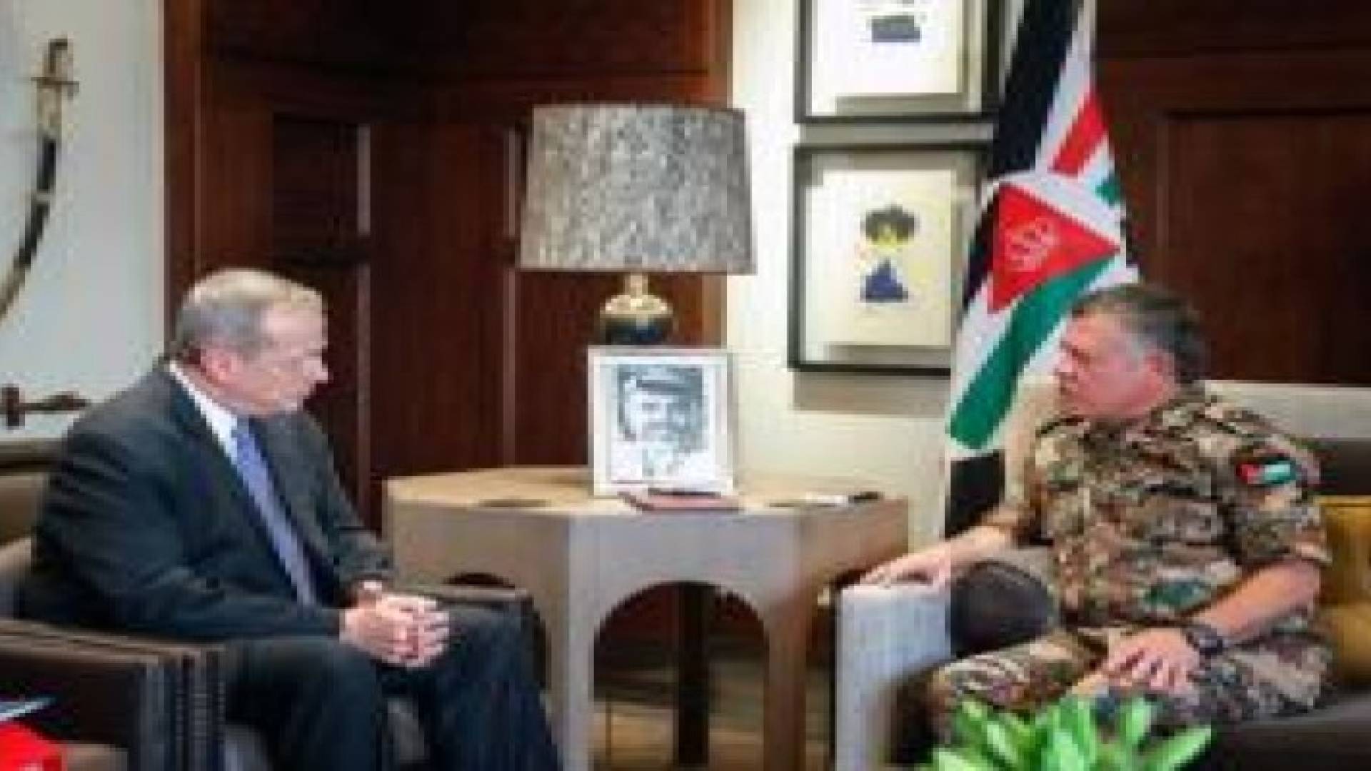 الملك يلتقي منسق التحالف الدولي ضد عصابة داعش