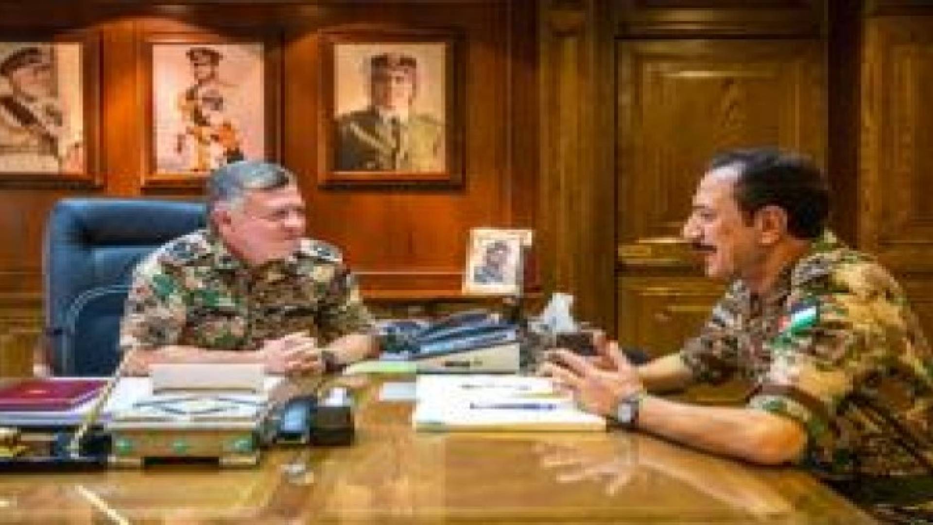 الملك يزور القيادة العامة للقوات المسلحة