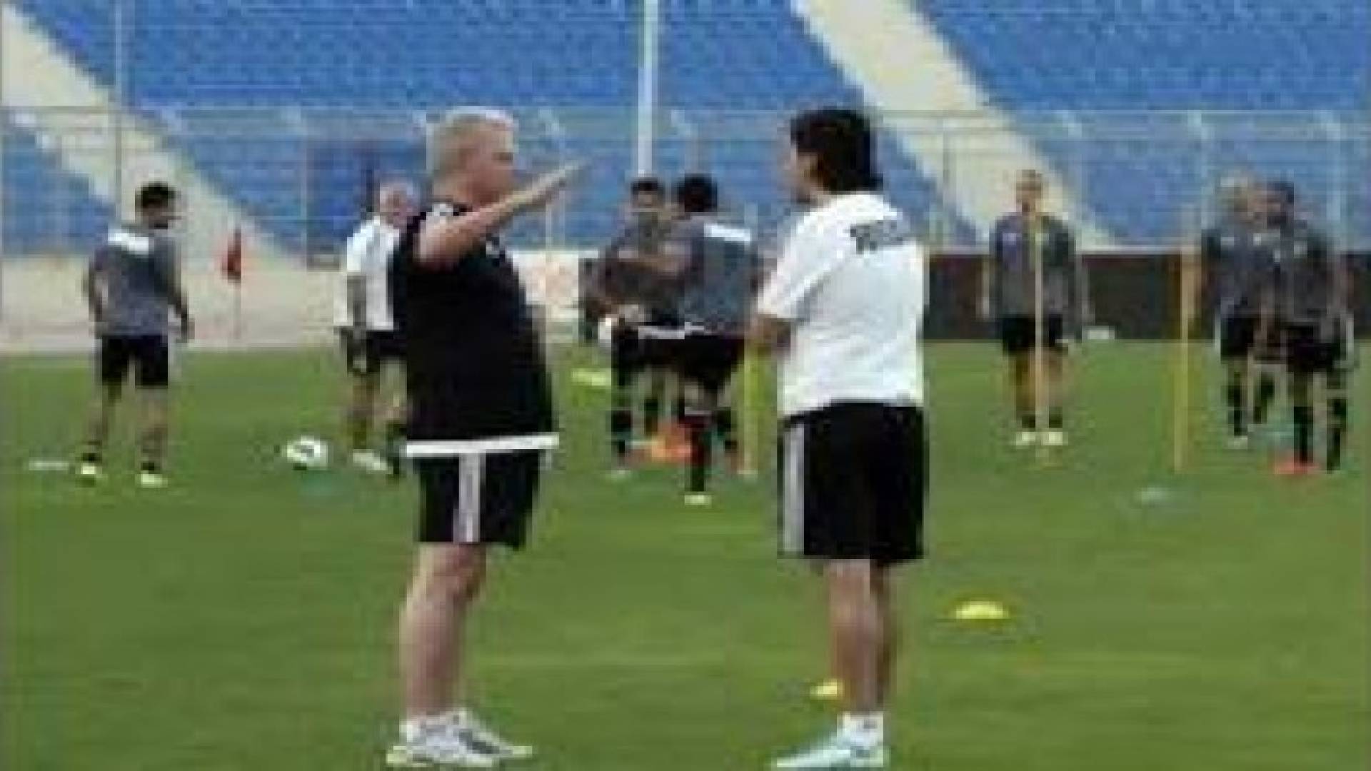 النشامى يتدربون بصفوف مكتملة استعدادا للقاء استراليا