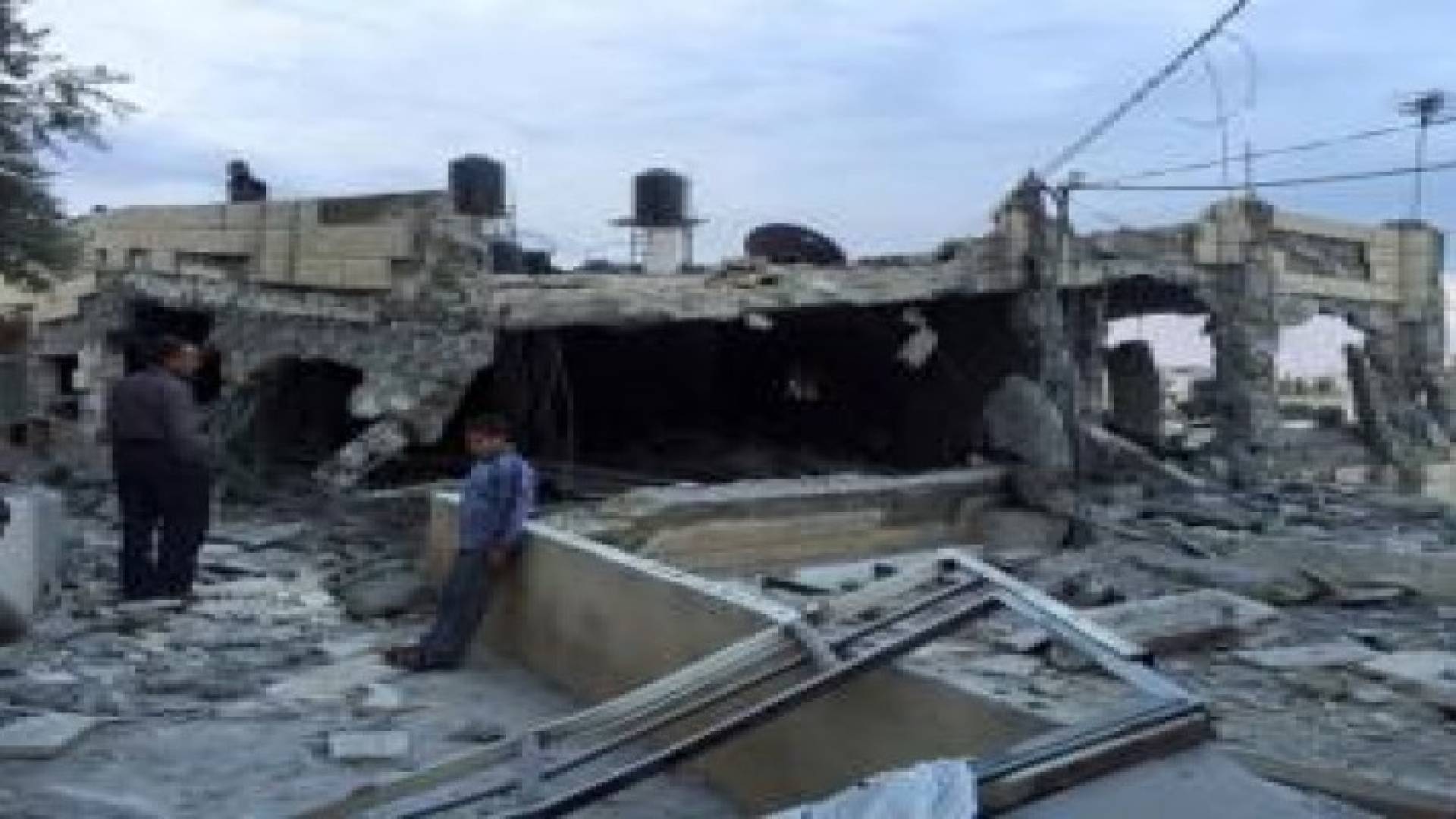 الاحتلال يفجر ويغلق منازل 4 شهداء في القدس