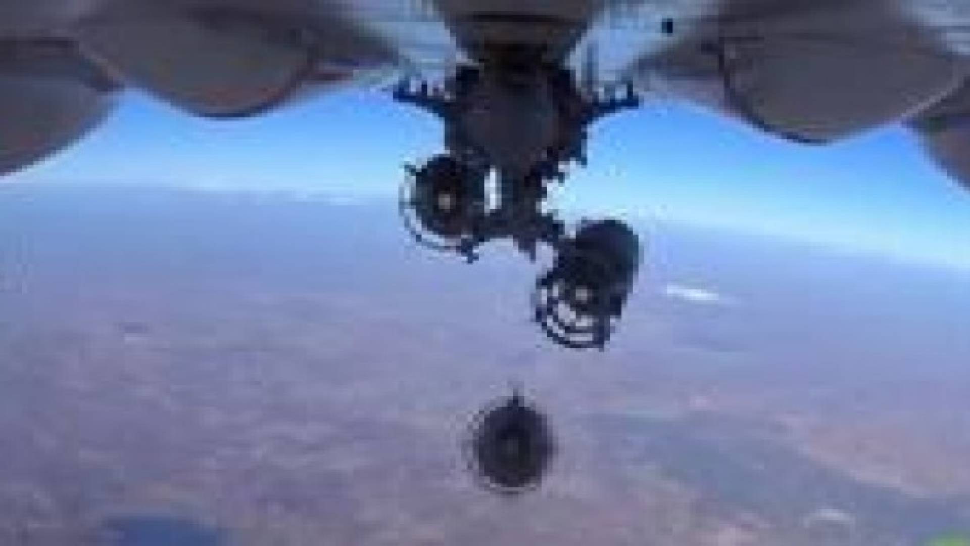 بالفيديو : طائرة "سو-24 أم أس" الروسية وهي تستهدف مواقع "داعش"