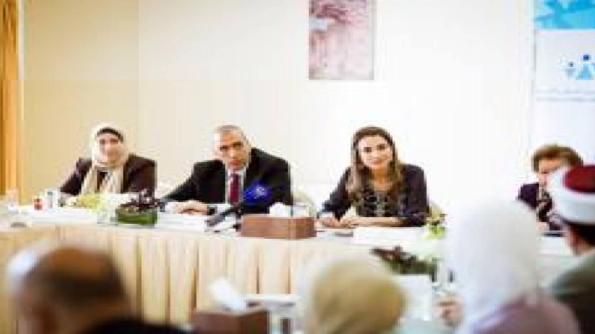 الملكة رانيا العبدالله تزور بيت العناية الانسانية بالفحيص