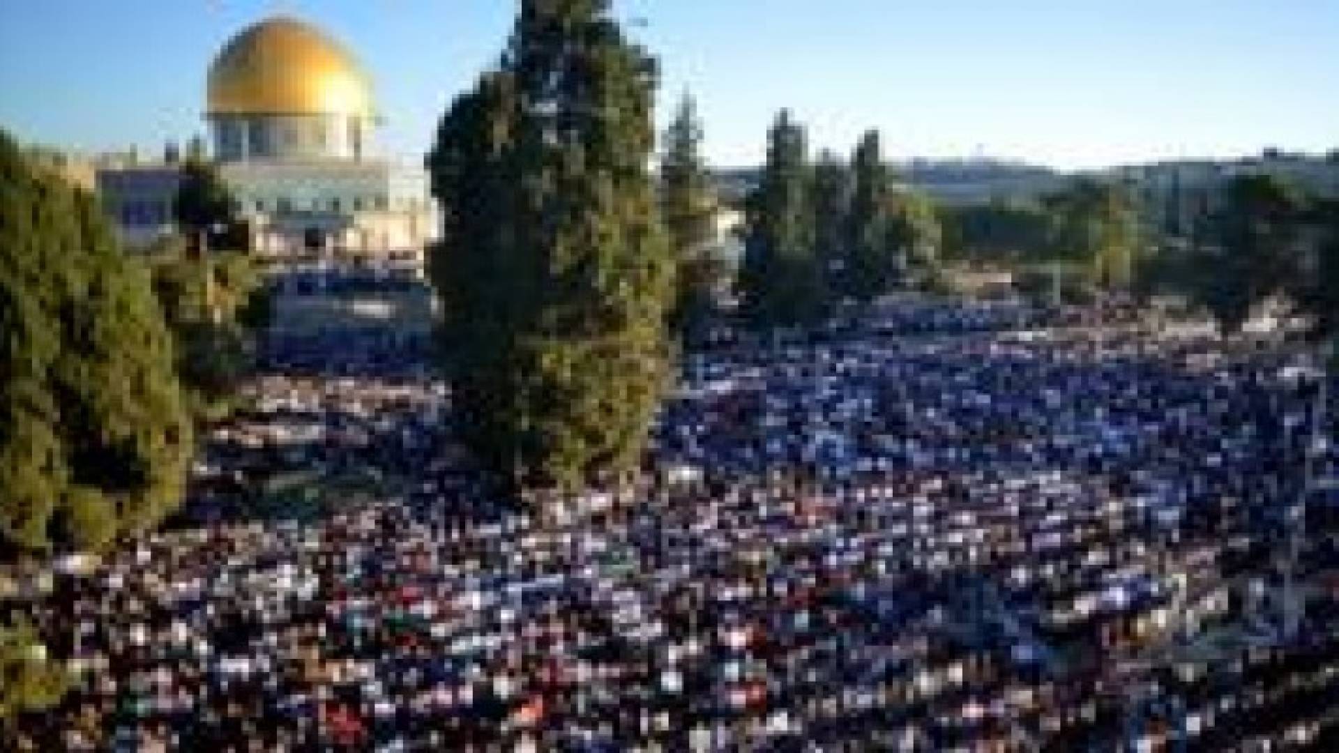 الاحتلال يرفع القيود عن دخول المصلين الى المسجد الاقصى