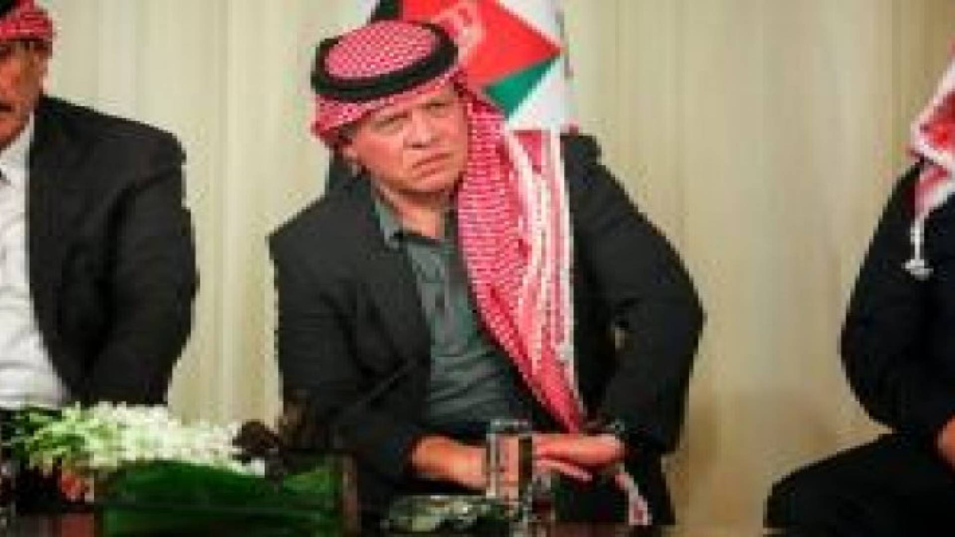 الملك يلتقي وجهاء وممثلي الفعاليات الشعبية في المخيمات.. صور