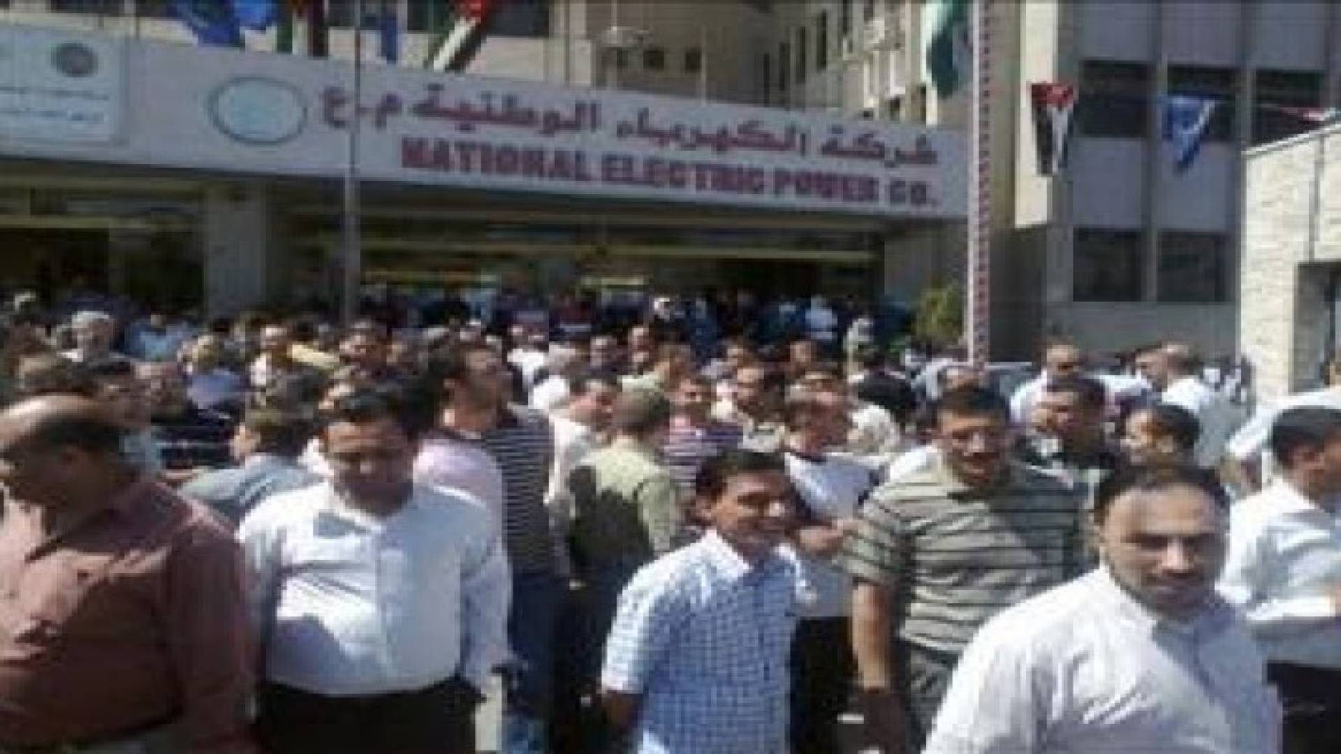 زيادة سنوية لعمال توليد الكهرباء .. تفاصيل