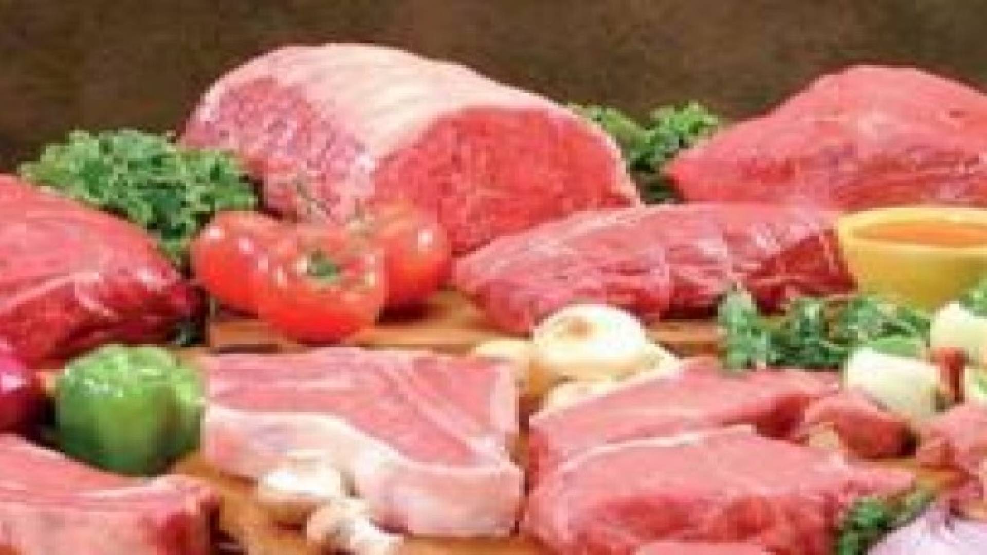 اللحوم والشوكولاتة تؤذي نفسية الإنسان