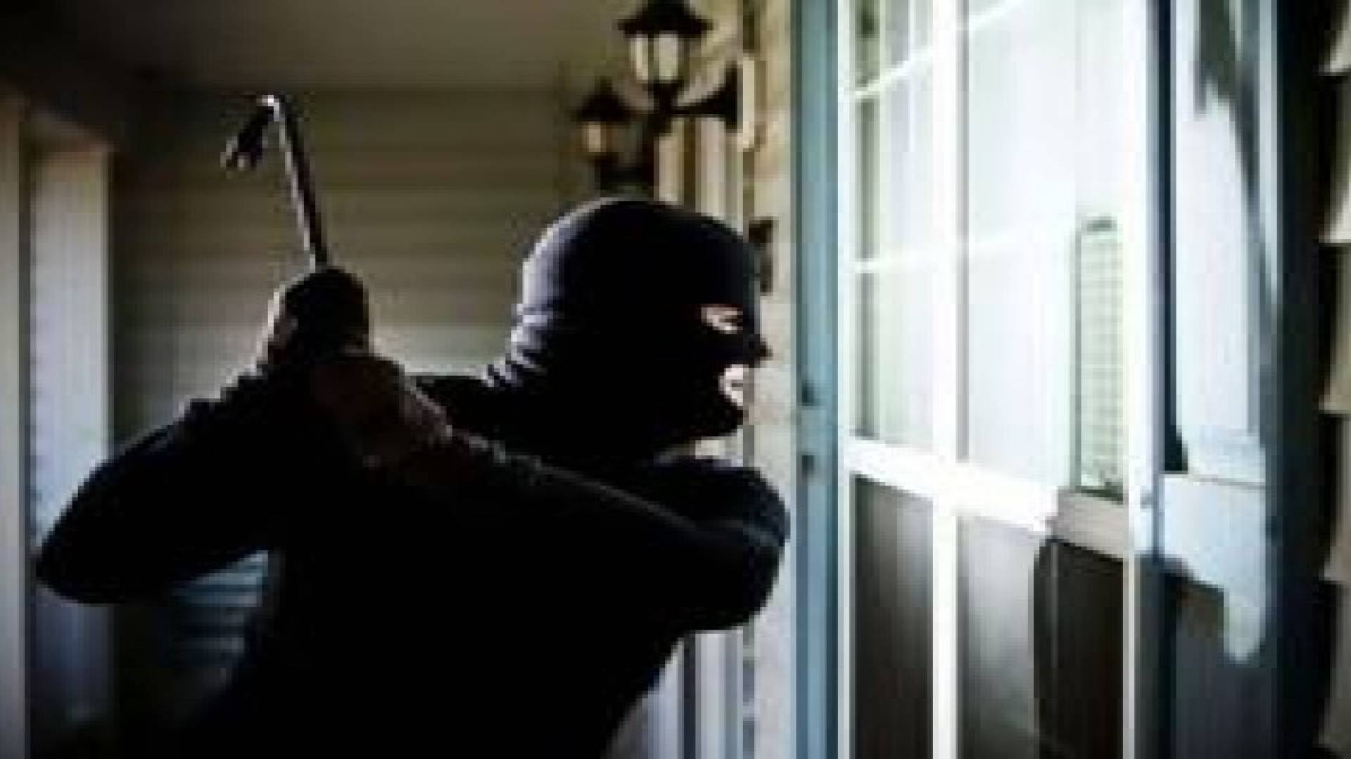 مجهولون يسلبون موظف محطة وقود 5000 دينارا في مادبا