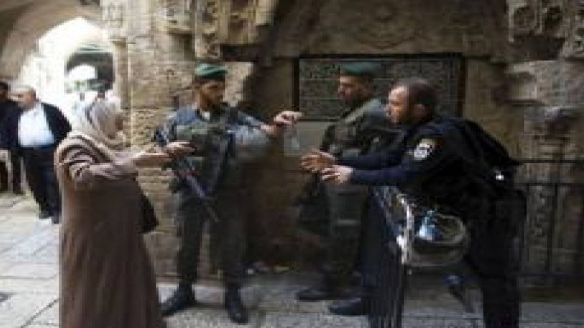 6 شهداء و800 جريح في معركة الدفاع عن "الأقصى"