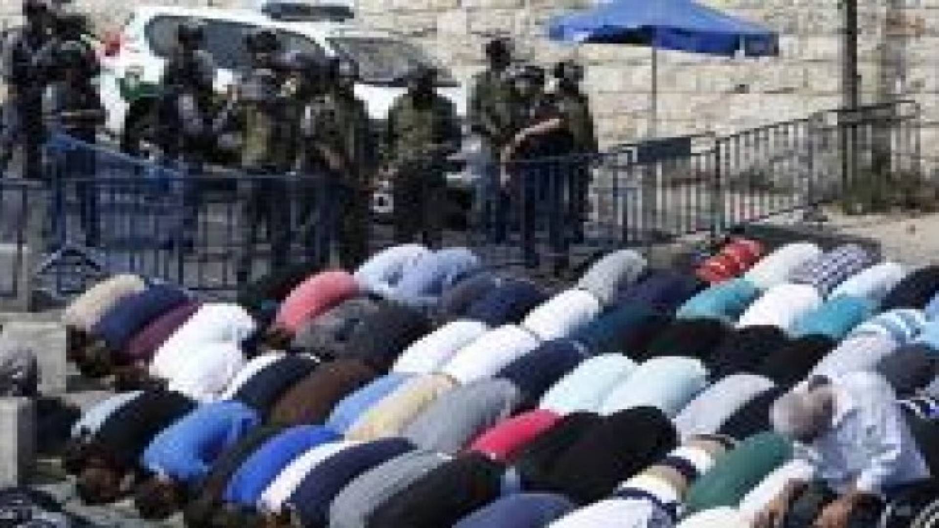 الاحتلال يمنع دخول المسجد الاقصى الجمعة لمن هم دون الـ50