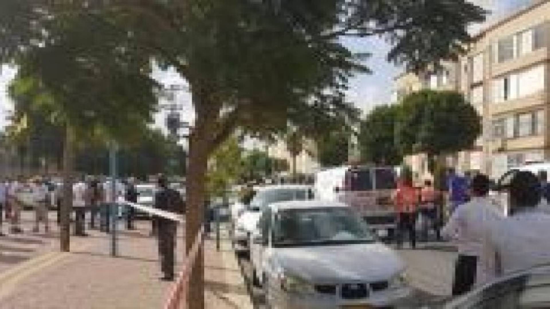 اصابة 4 فلسطينيين في عمليتي طعن في ديمونا