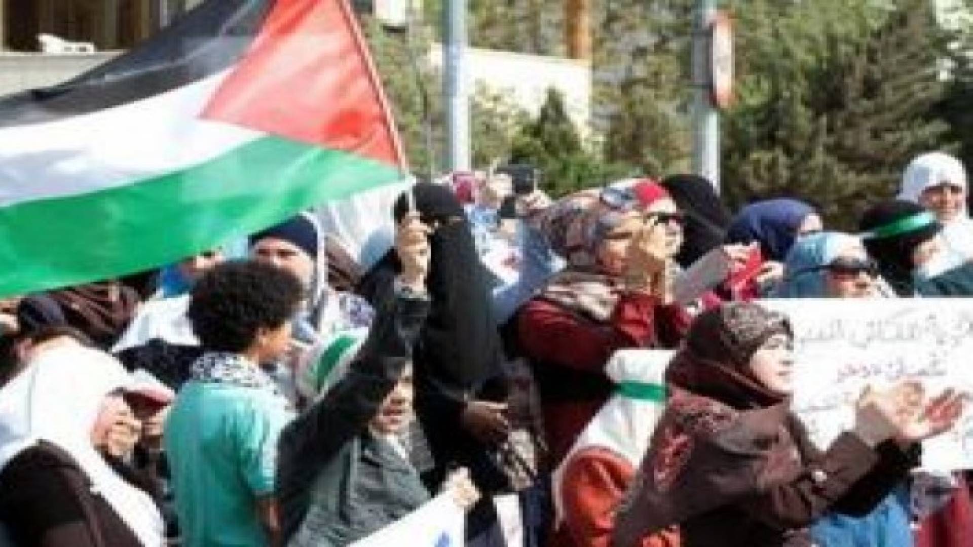 مسيرة شعبية في الزرقاء للتنديد بالهجمة الاسرائيلية على الشعب الفلسطيني