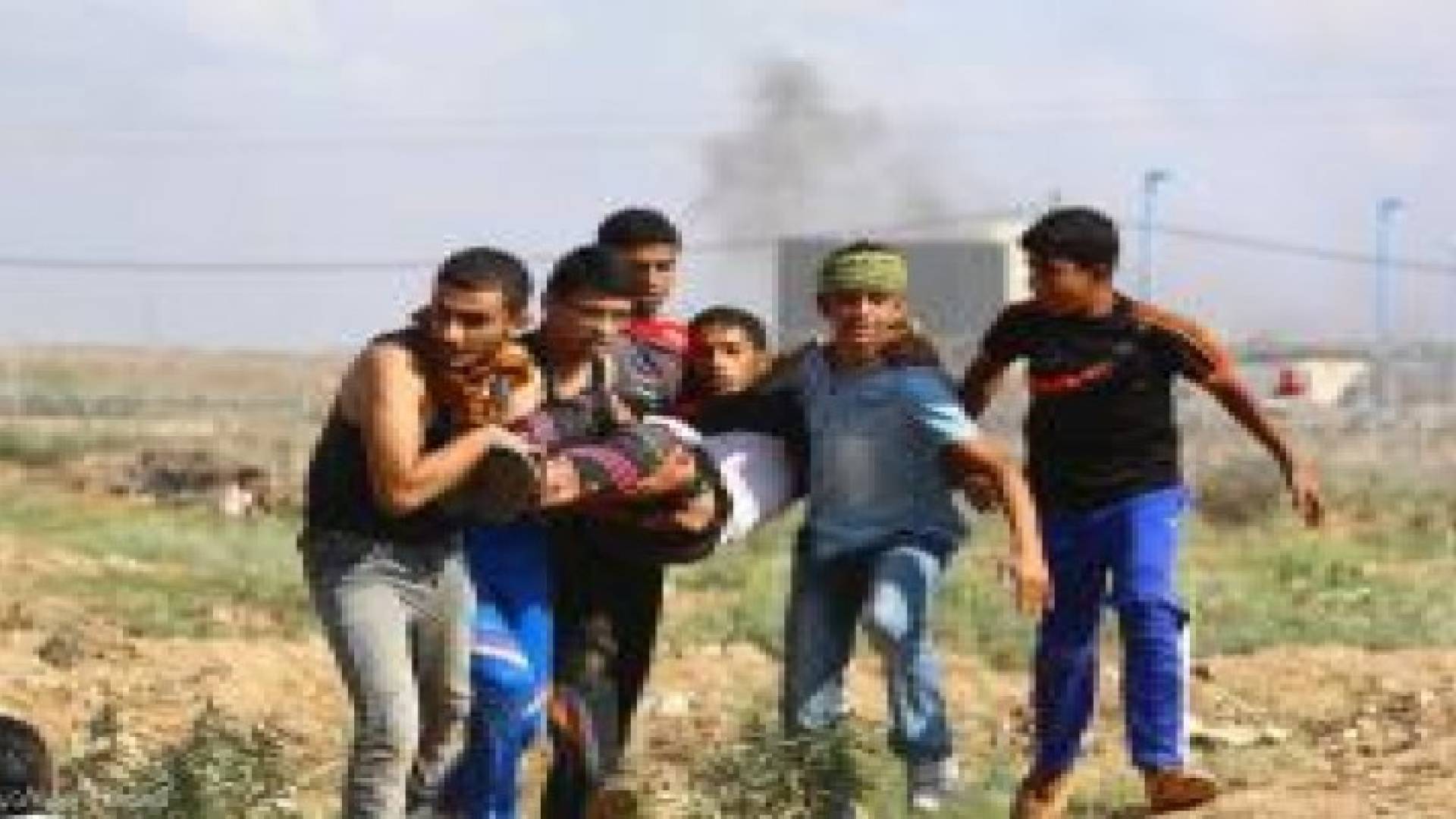 بالصور : 7 شهداء وعشرات الإصابات في مواجهات بغزة والضفة والقدس