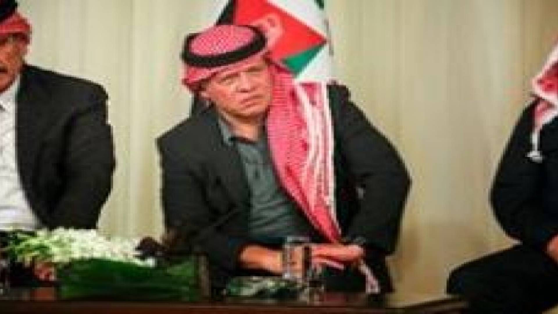 بالفيديو :ملخص نشاطات الملك "لقاء وجهاء وممثلي الفعاليات الشعبية في المخيمات"