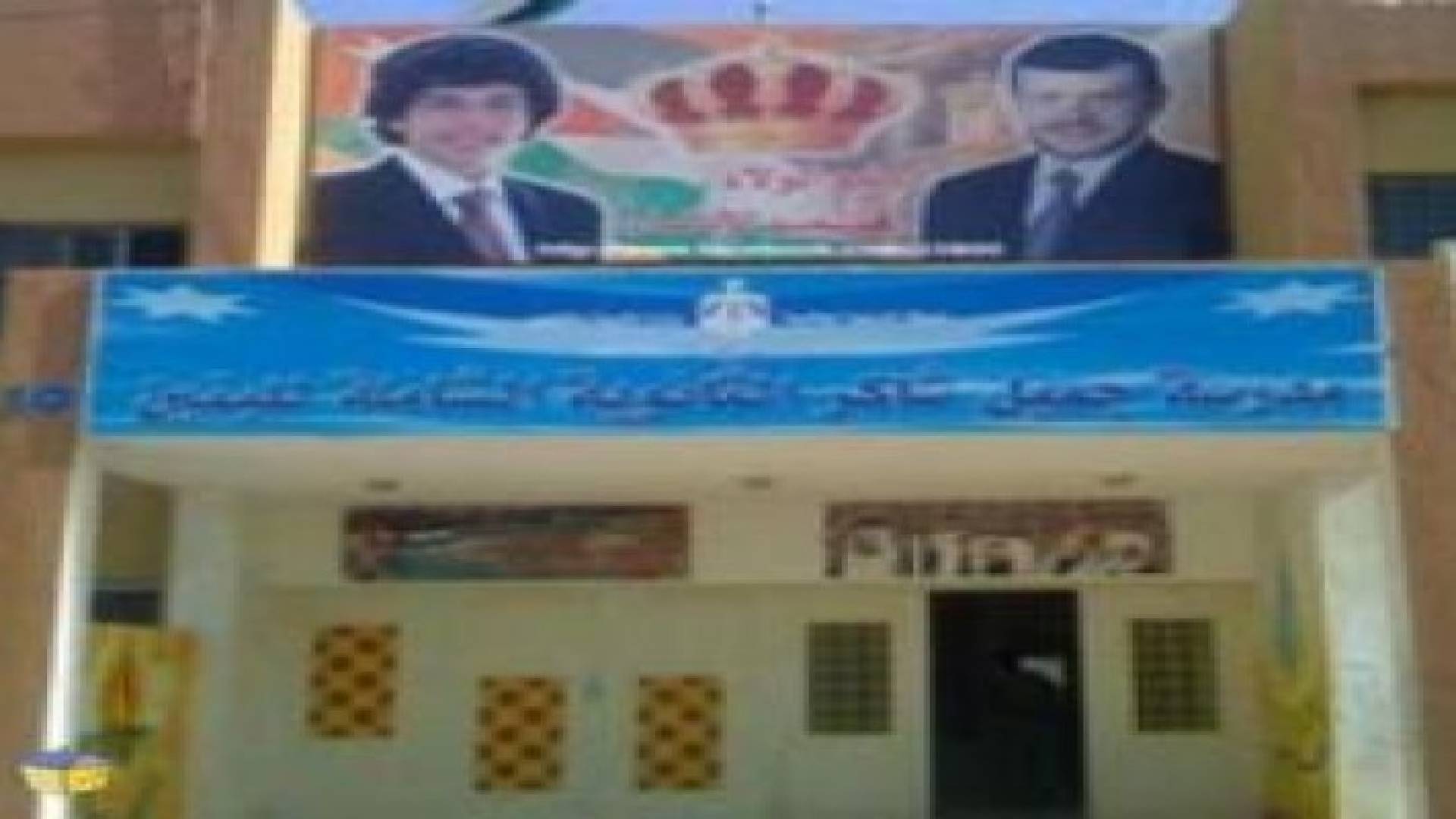 شبان يقتحمون مدرسة في وادي السير