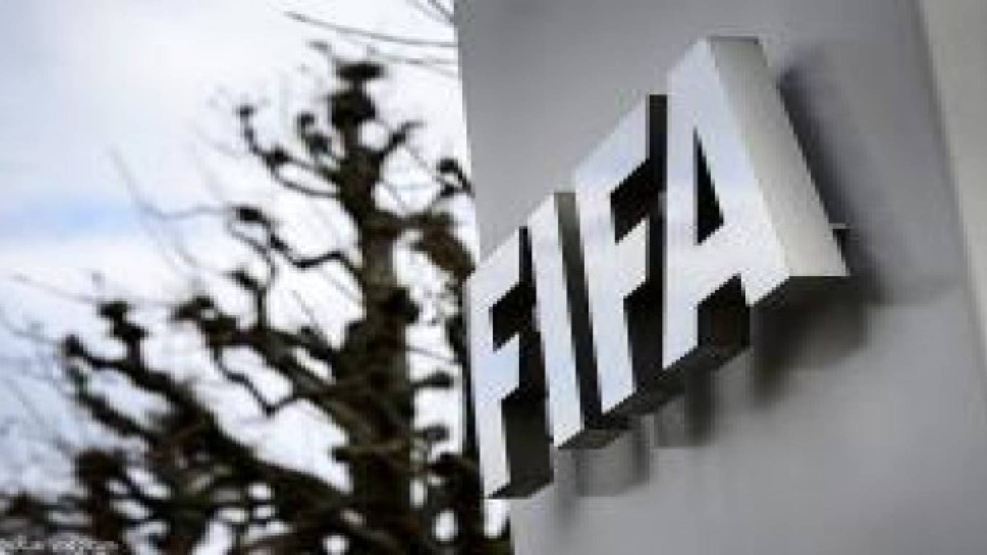 اجتماع طارئ لـ "الفيفا" .. وبلاتر يطعن على قرار إيقافه