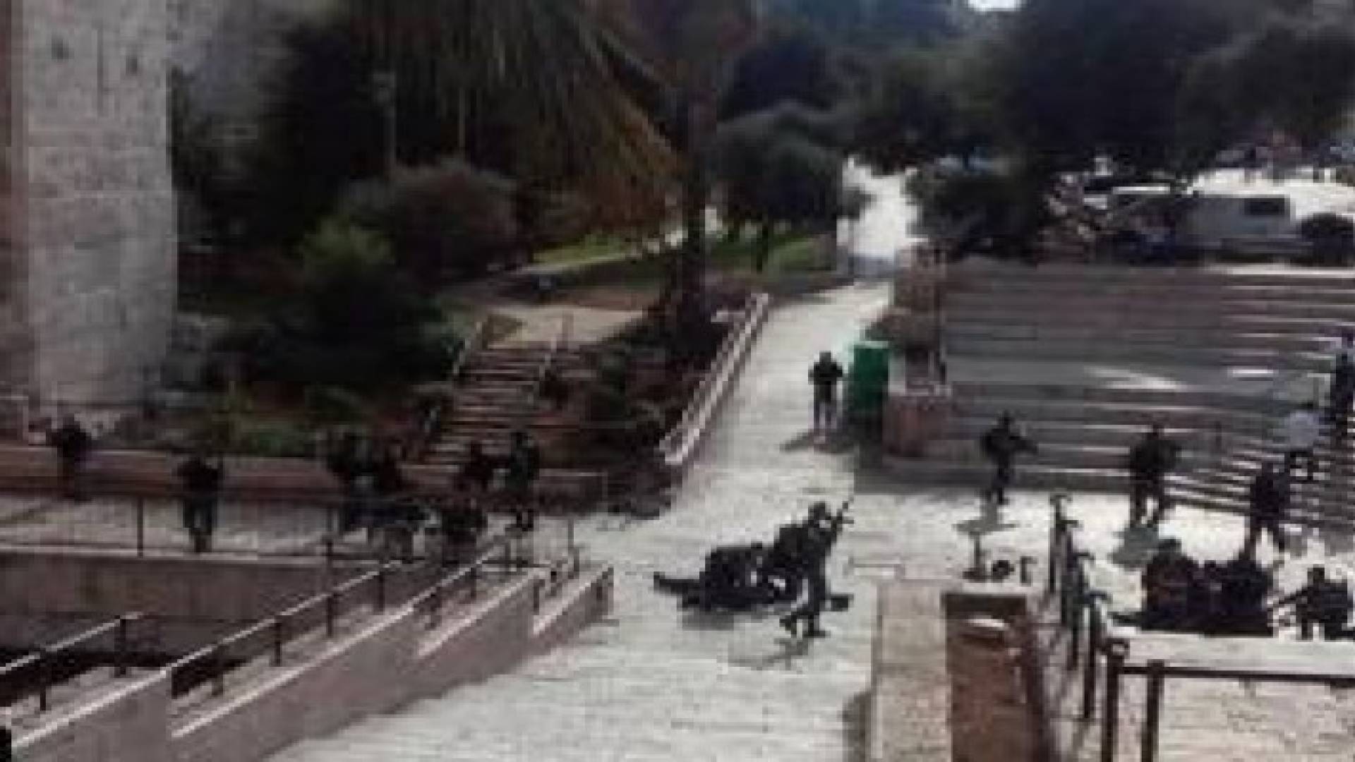 بالفيديو .. عملية طعن جديدة: استشهاد فلسطيني طعن 3 من افراد شرطة الاحتلال في القدس
