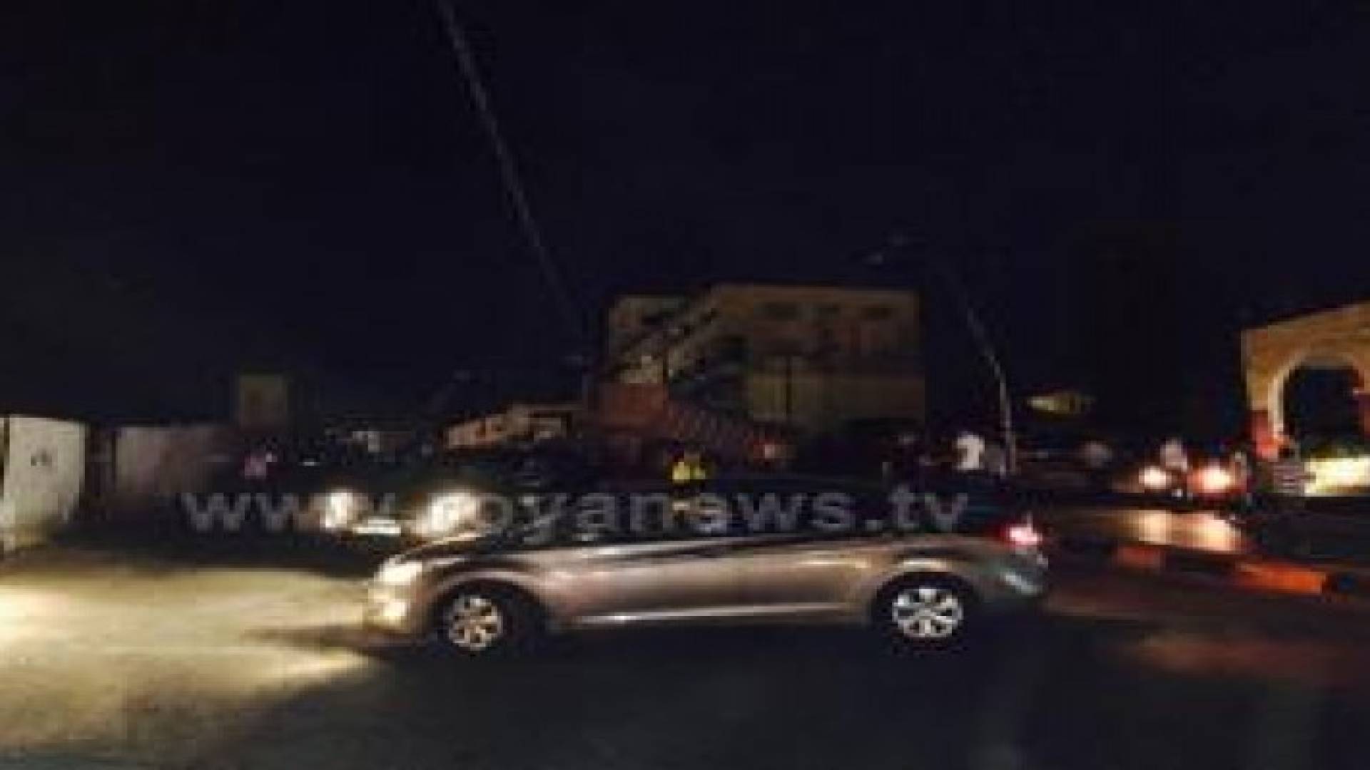 مرج الحمام: تدهور شاحنة يقطع الكهرباء ويعطل اشارة ضوئية .. صور