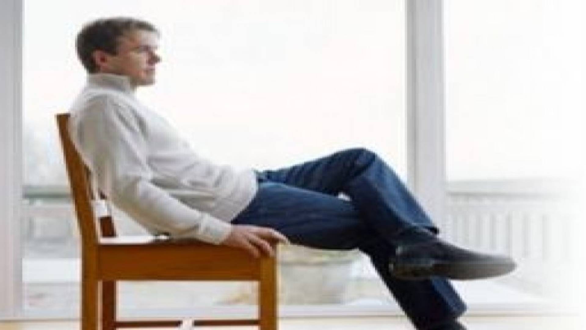 هل وضع ساق على ساق ضار؟