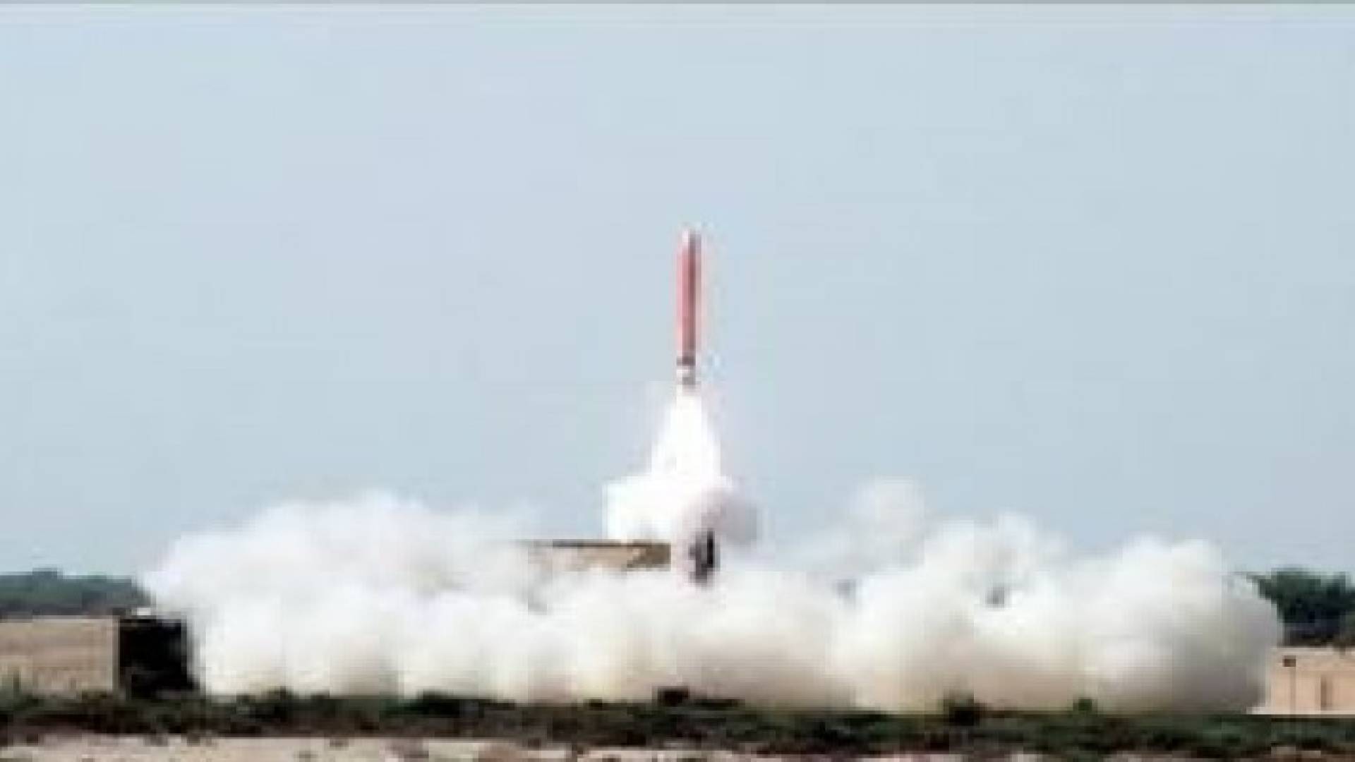 رويترز: إيران تجري تجربة ناجحة على صاروخ عماد الباليستي طويل المدى