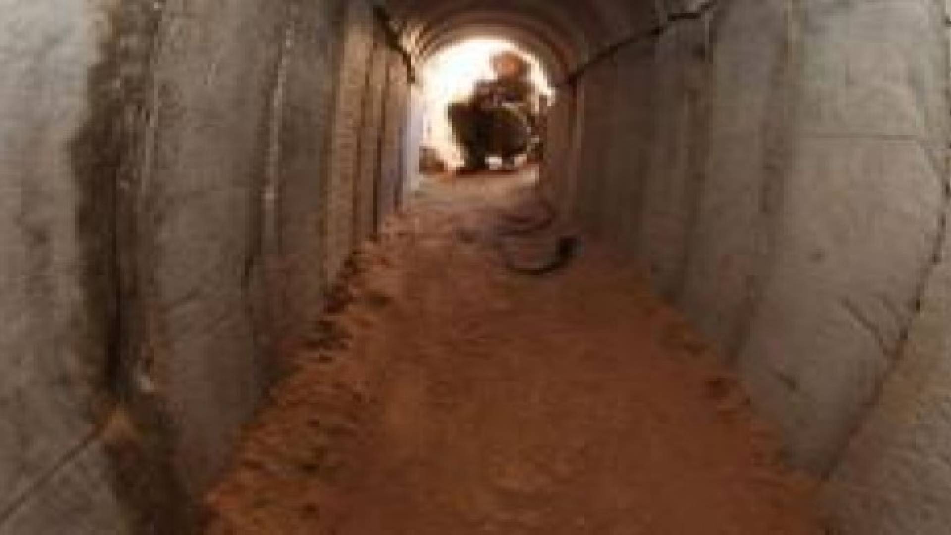 الاحتلال الاسرائيلي يعلن عثوره على أسلحة بنفق قديم وسط غزة