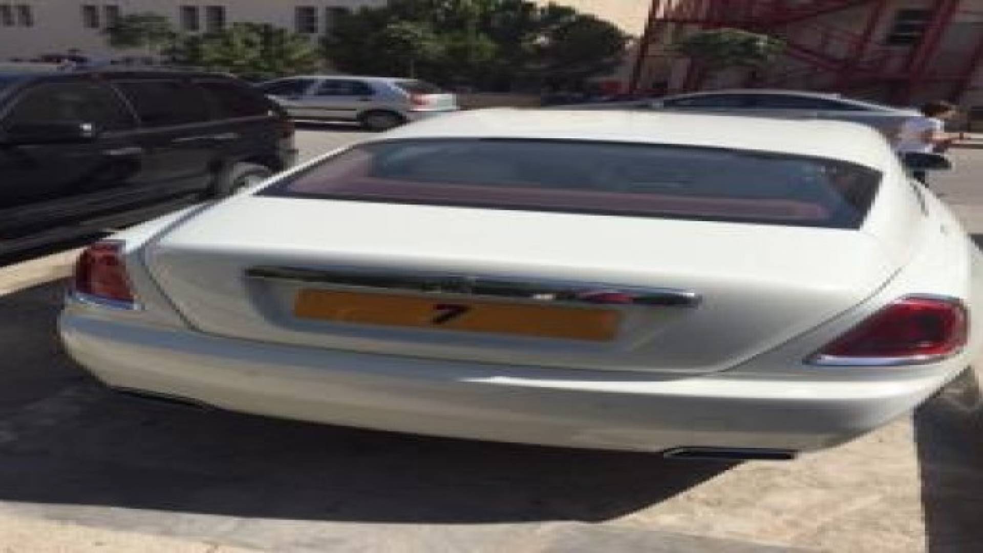 ضبط مركبة عمانية تحمل لوحات مخالفة