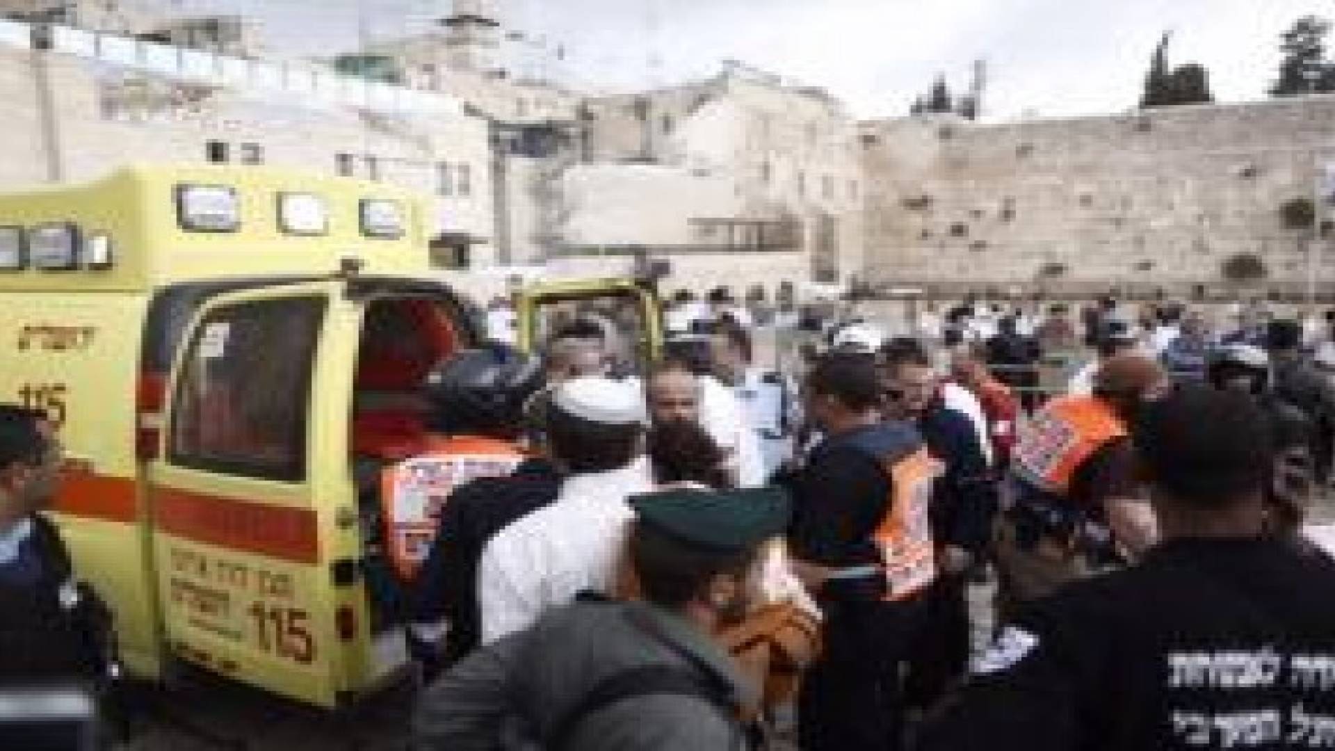 إسرائيلي يطعن آخرا ظنا منه أنه فلسطيني