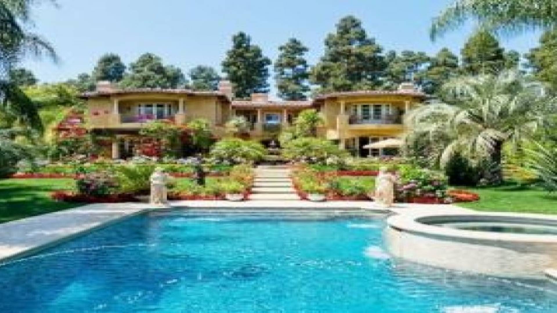 1% من البشر يملكون نصف ثروة العالم