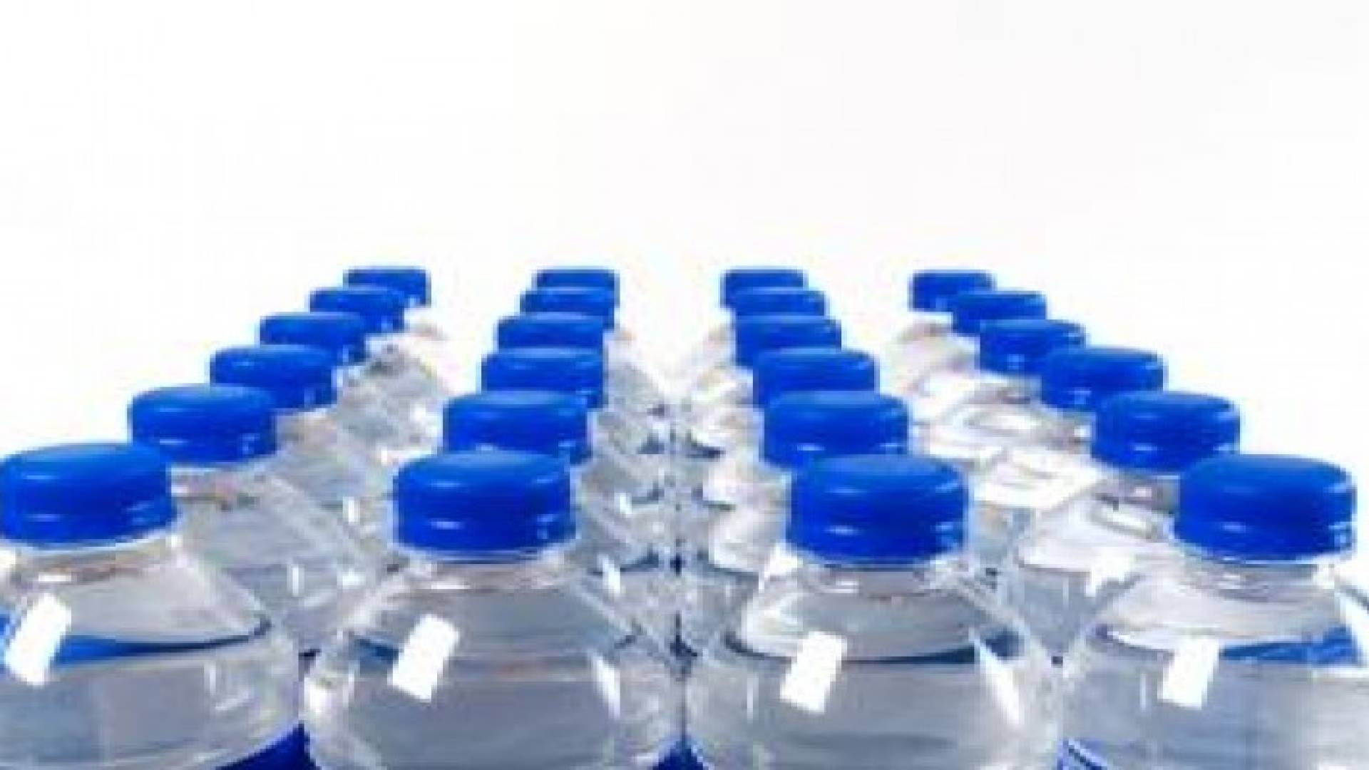 ضبط مياه لا تحمل بطاقات بيان او تاريخ انتاج