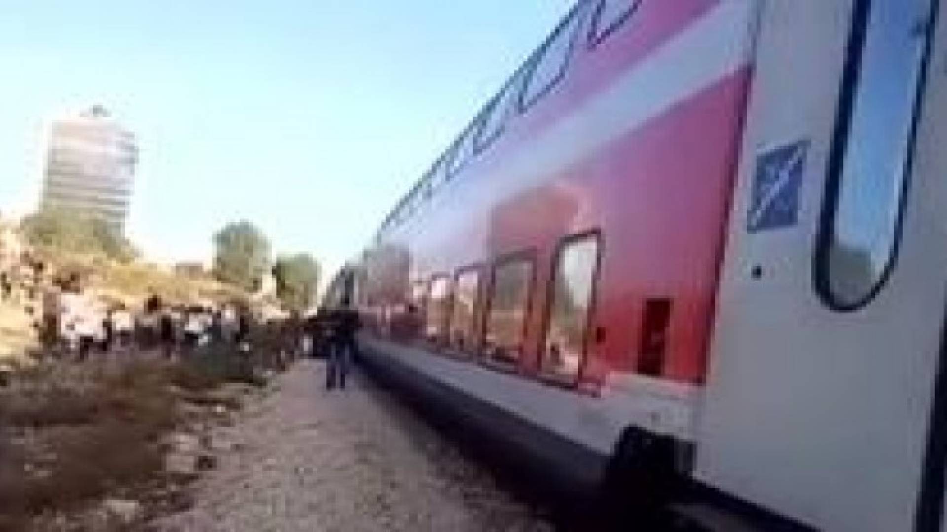 بالفيديو: هوس أمني في "إسرائيل"..جندي يثير ذعرا بقطار بحيفا