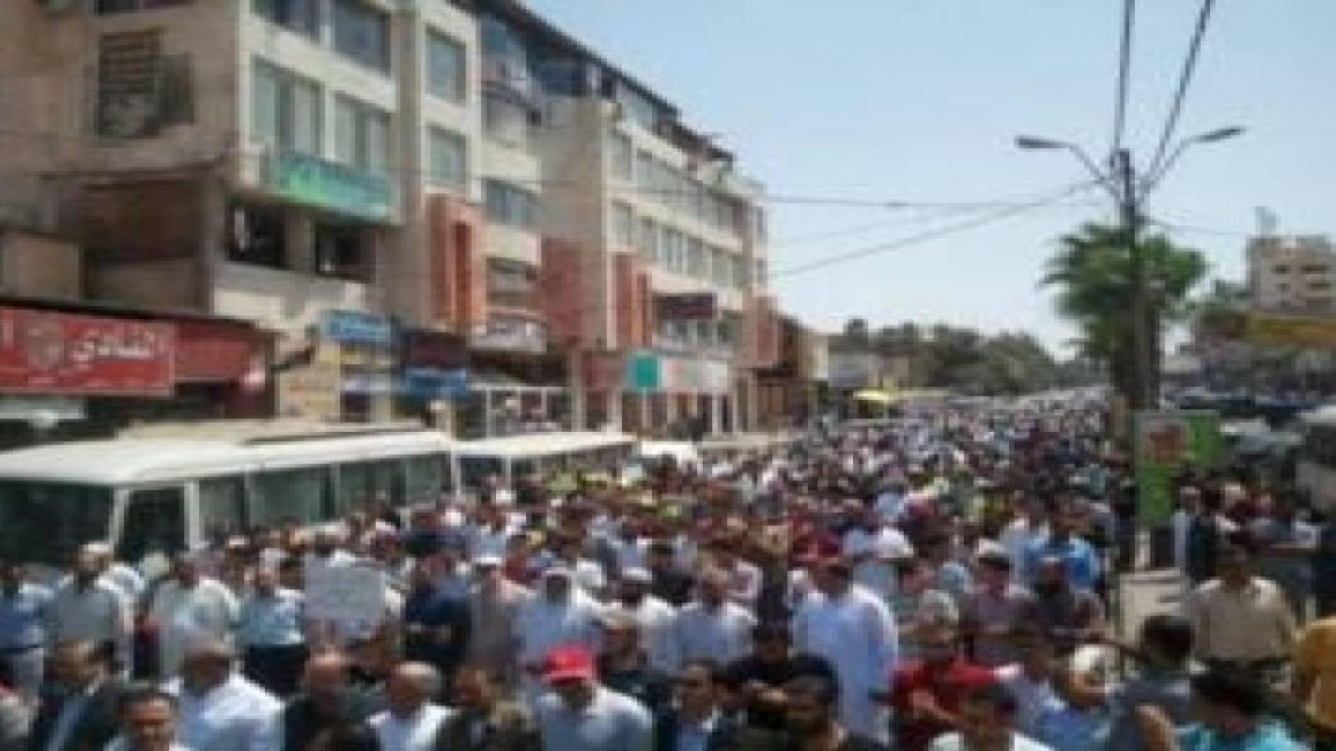 مسيرة تضامنية مع الشعب الفلسطيني في مخيم الزرقاء